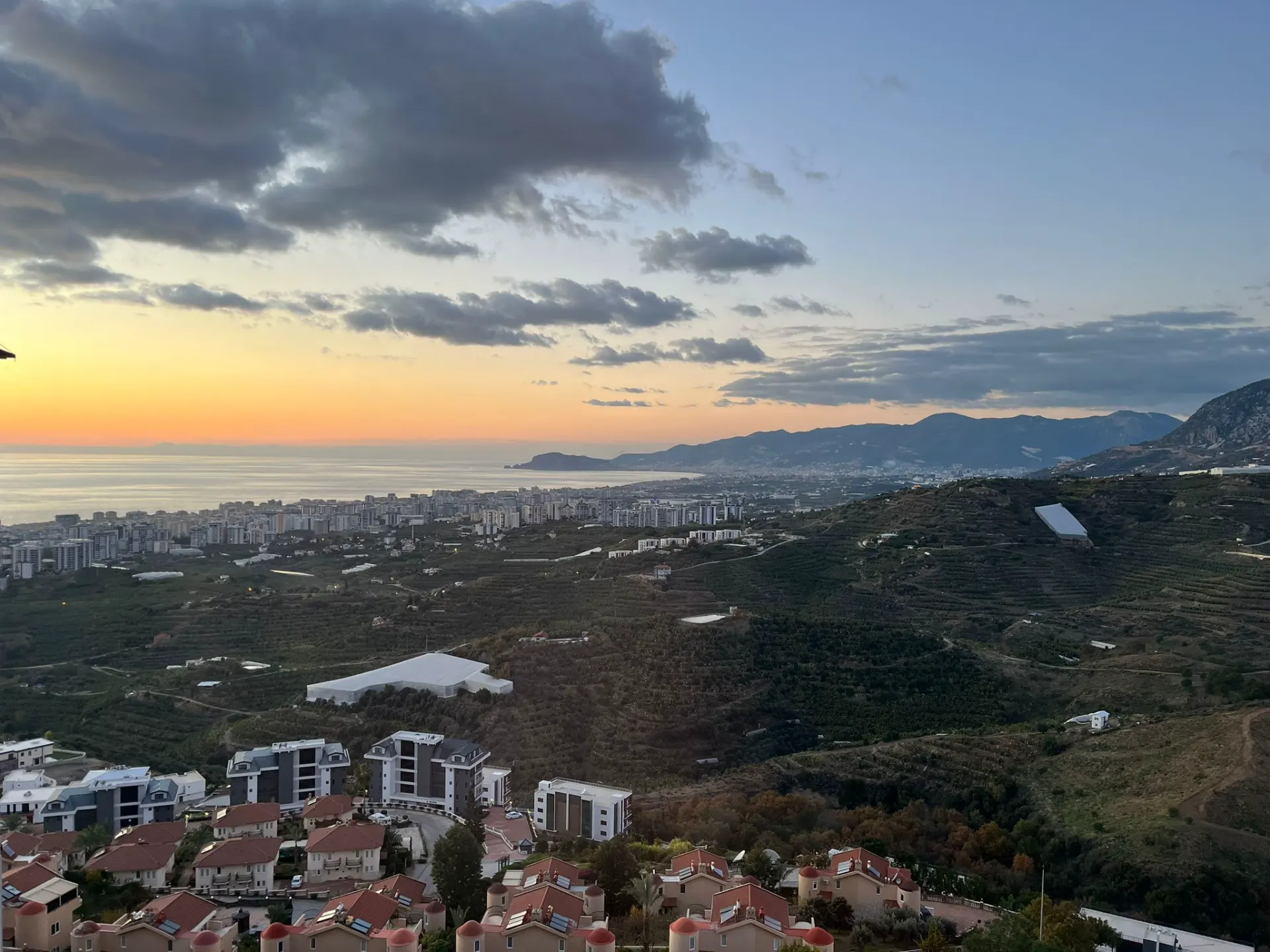 2+1 Apartment with full Seaview and Mountain View in a 5 stars Hotel Complex in Kargicak, Alanya