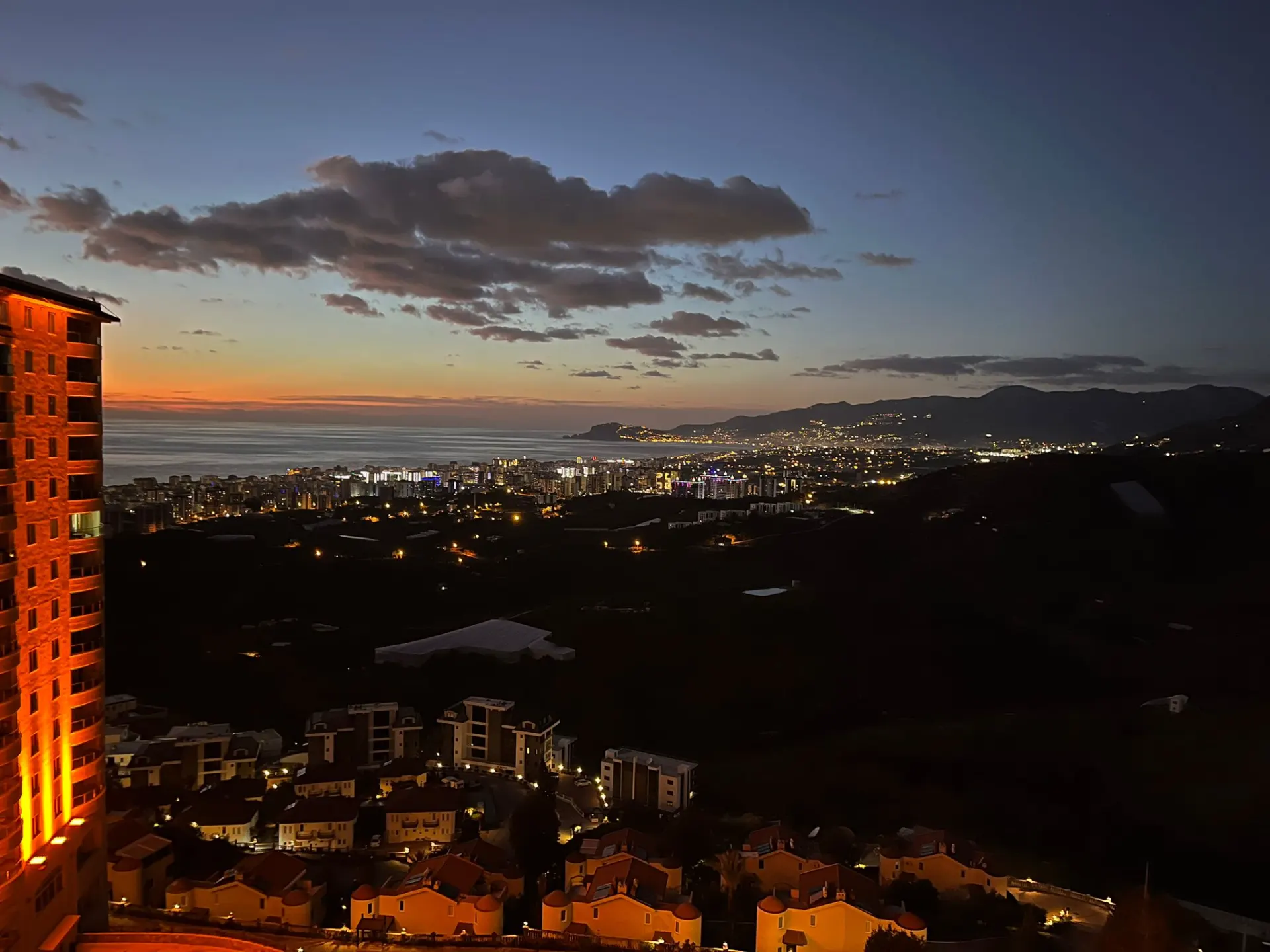 2+1 Apartment with full Seaview and Mountain View in a 5 stars Hotel Complex in Kargicak, Alanya