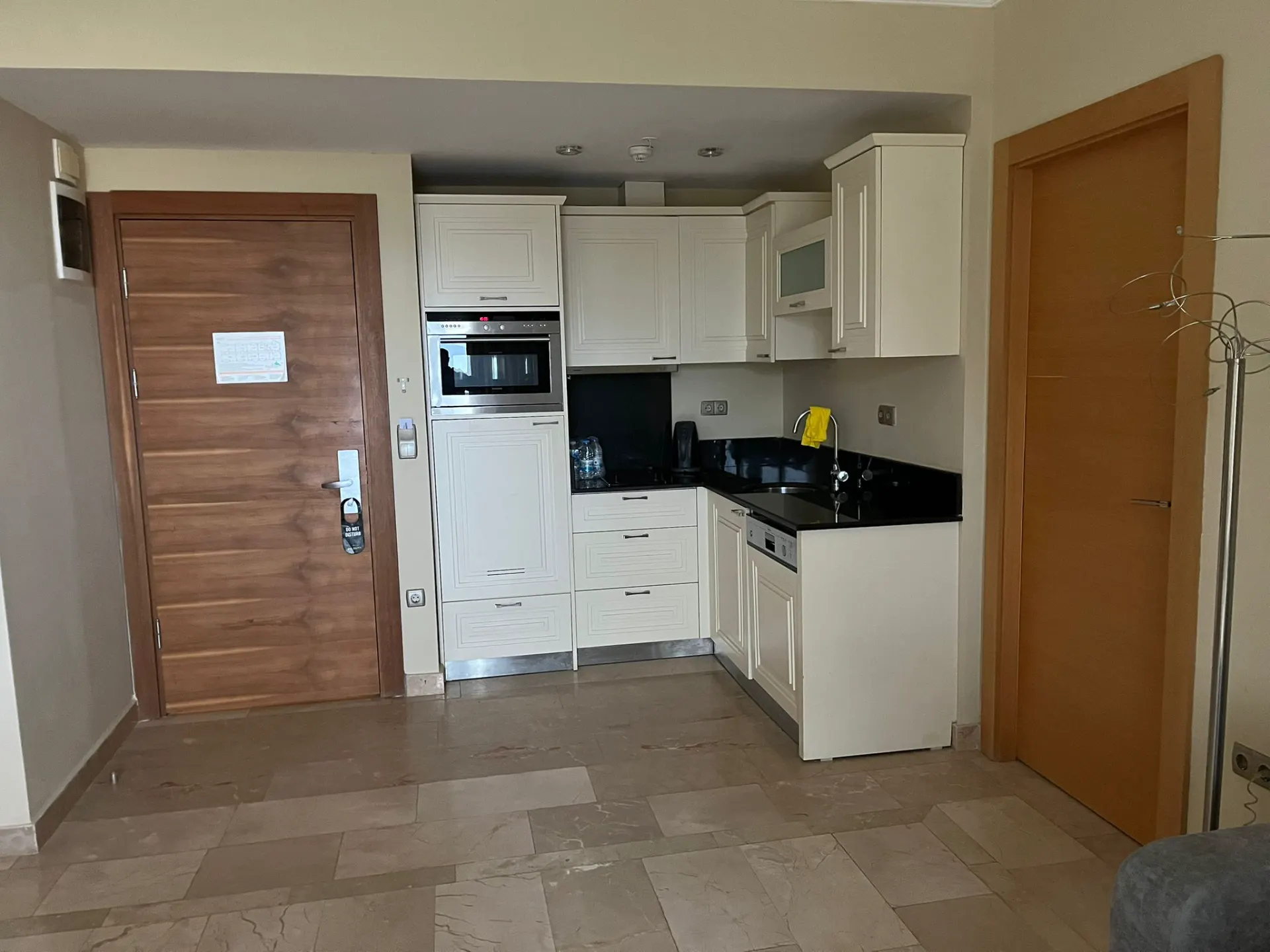 2+1 Apartment with full Seaview and Mountain View in a 5 stars Hotel Complex in Kargicak, Alanya