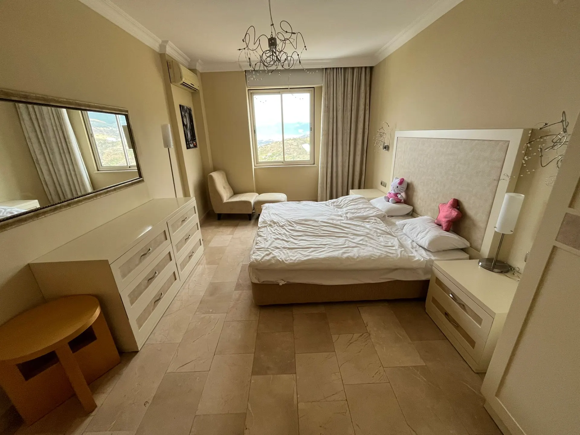 2+1 Apartment with full Seaview and Mountain View in a 5 stars Hotel Complex in Kargicak, Alanya
