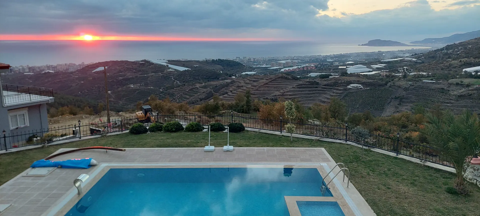 3+1 Luxury Villa with Panorama Seaview in Mahmutlar, Alanya