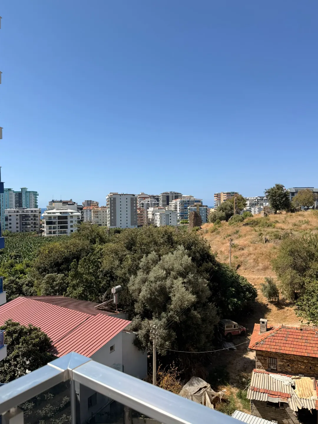2+1 Furnished Apartment with seperate kitchen in Mahmutlar, Alanya