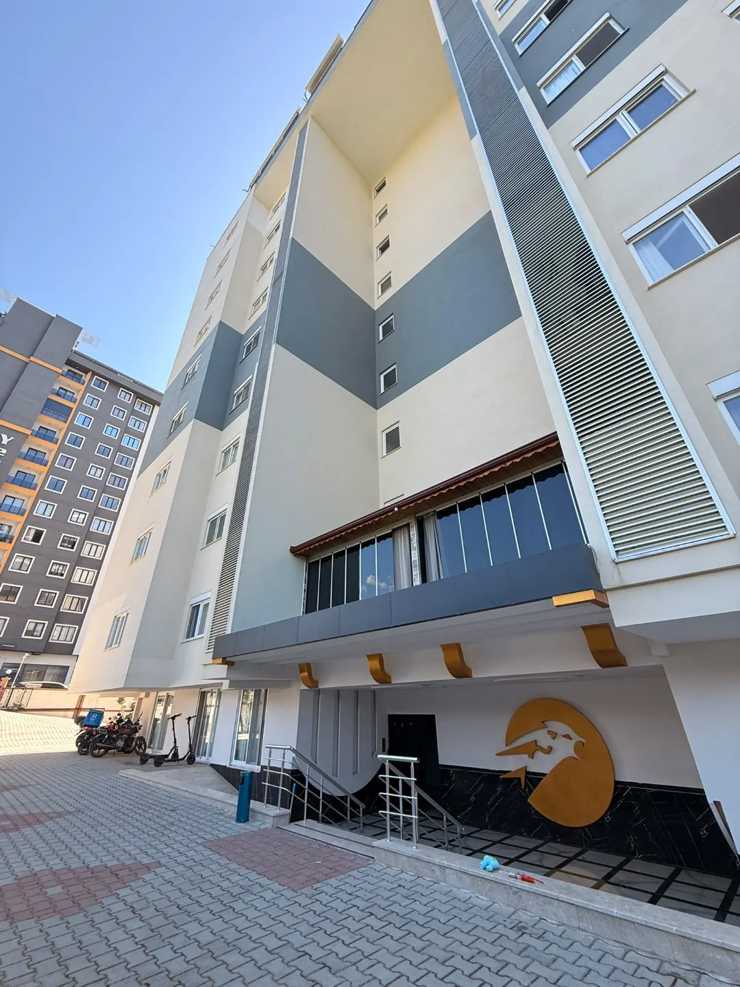 2+1 Furnished Apartment with seperate kitchen in Mahmutlar, Alanya