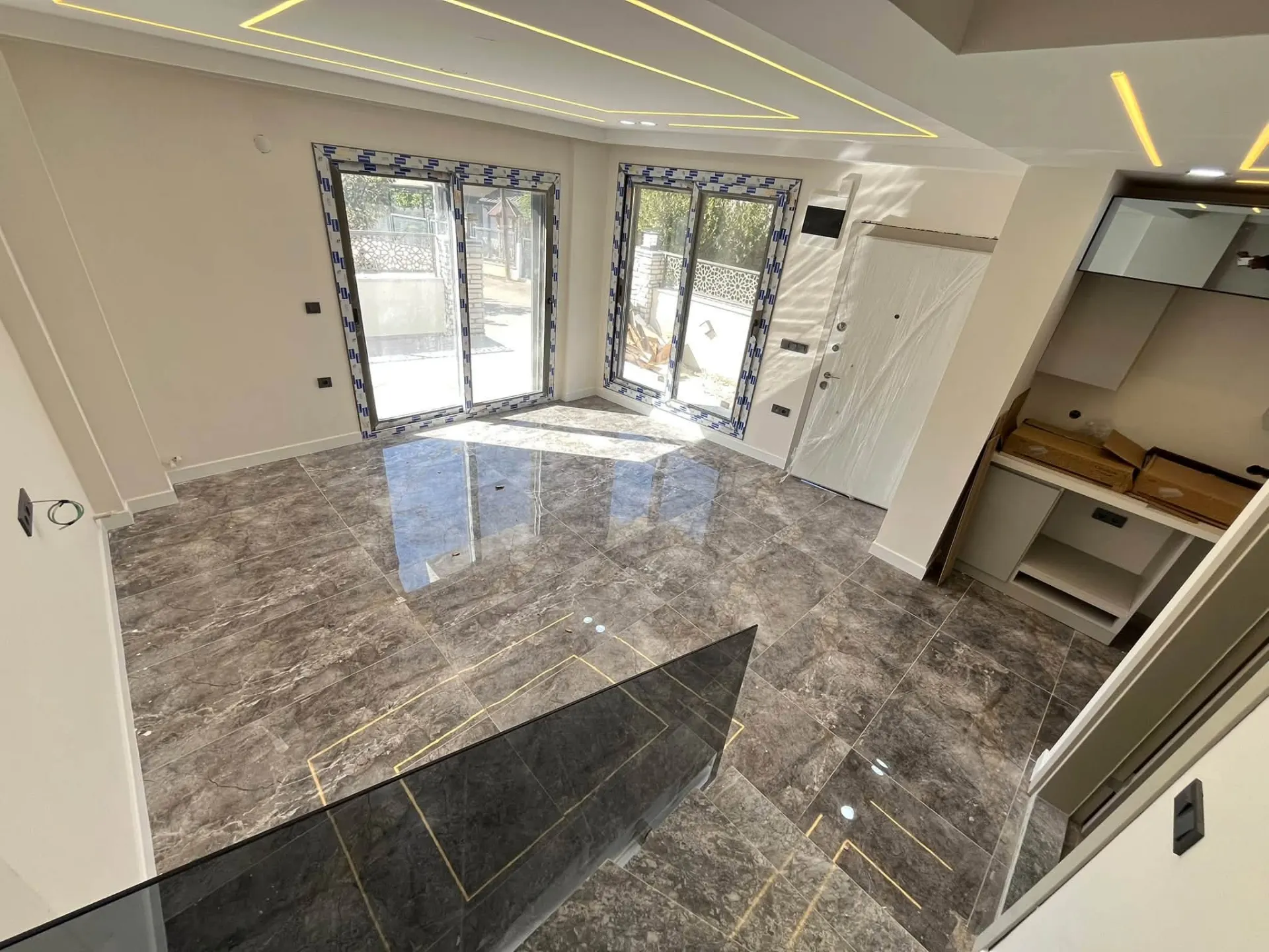 Menderes/özderede Deniz Tarafında Denize 400m Geniş Bahçeli Ve Otoparklı 3+1 Lüks Villa
