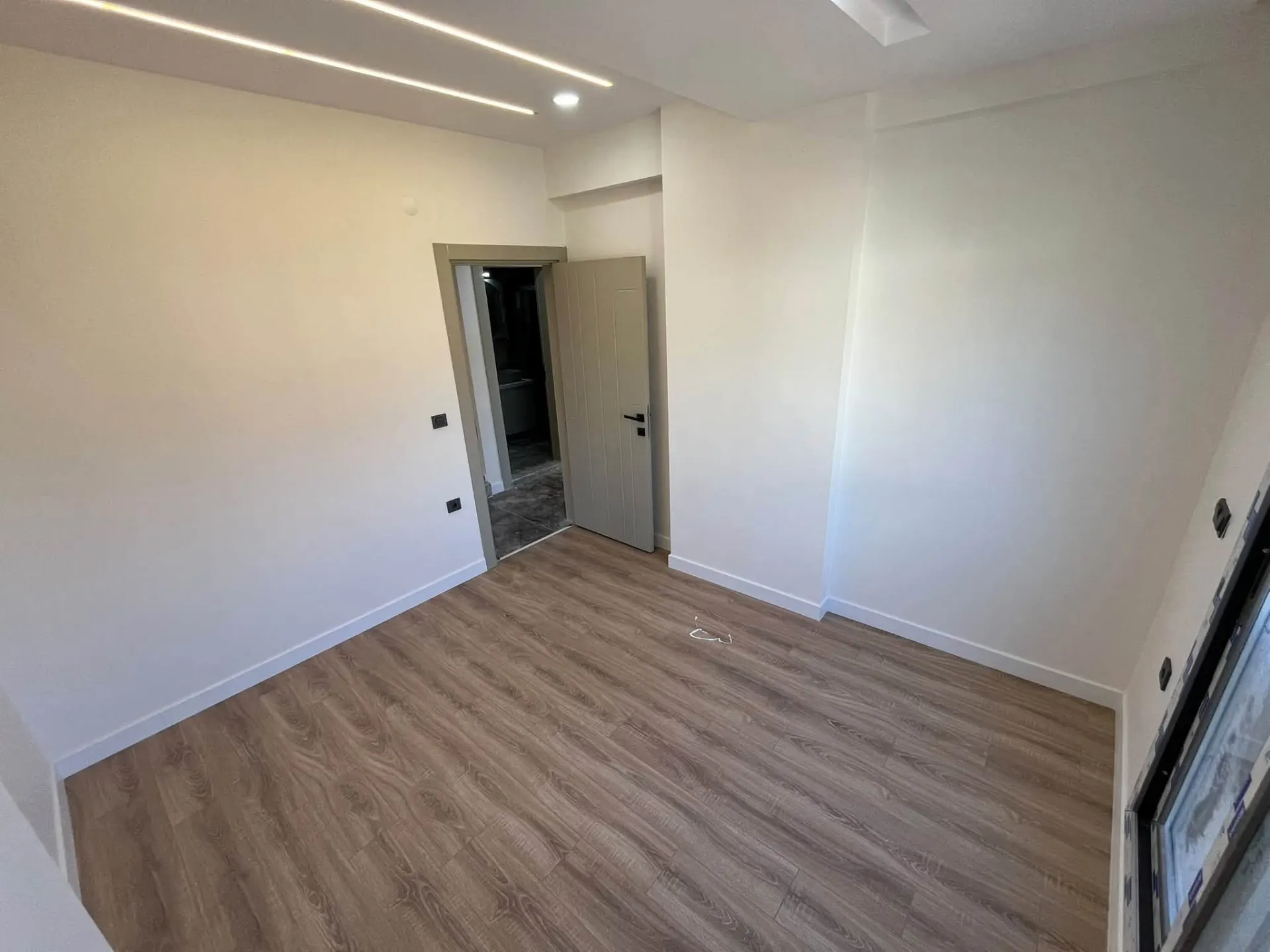 Menderes/özderede Deniz Tarafında Denize 400m Geniş Bahçeli Ve Otoparklı 3+1 Lüks Villa