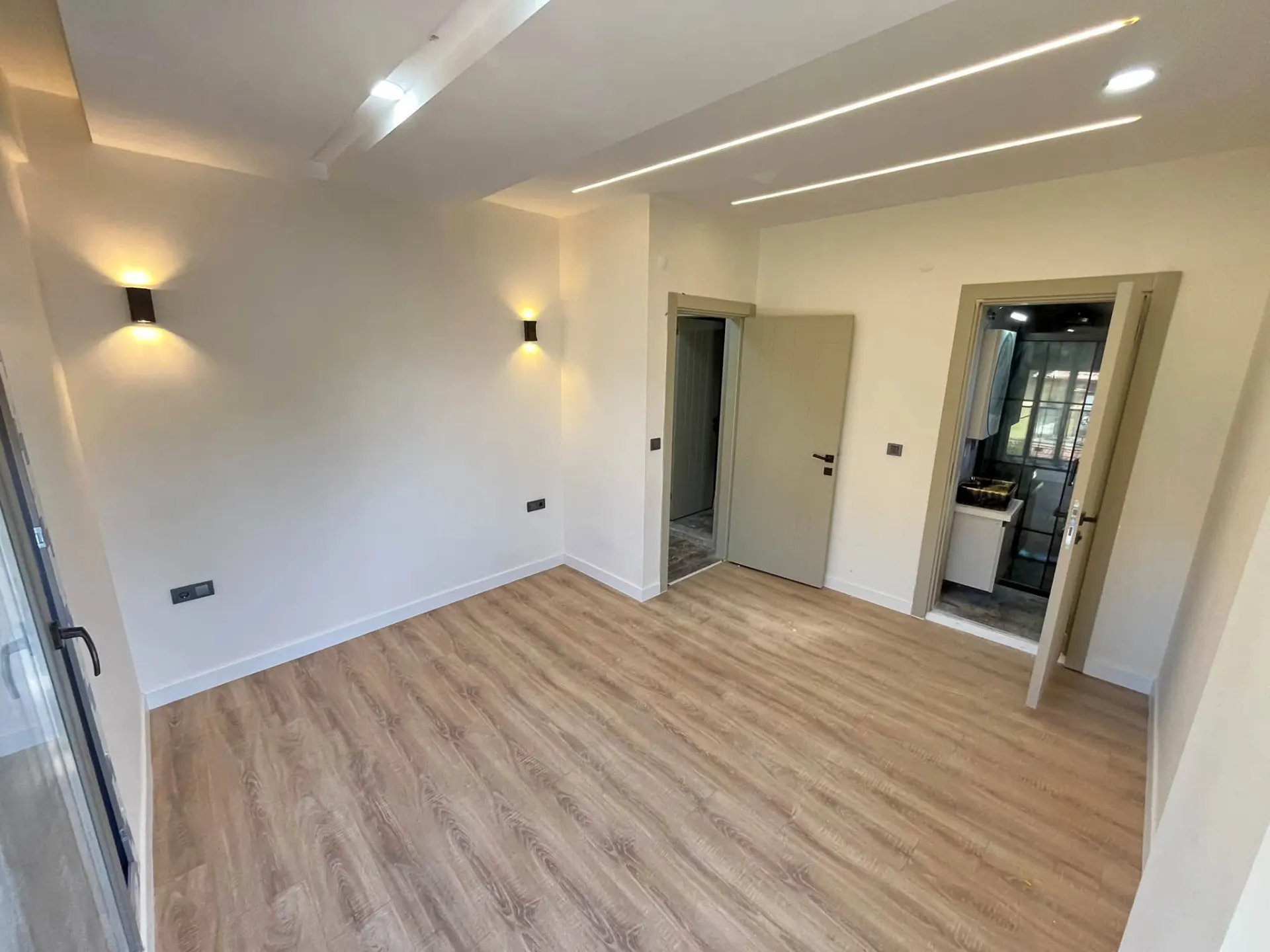 Menderes/özderede Deniz Tarafında Denize 400m Geniş Bahçeli Ve Otoparklı 3+1 Lüks Villa