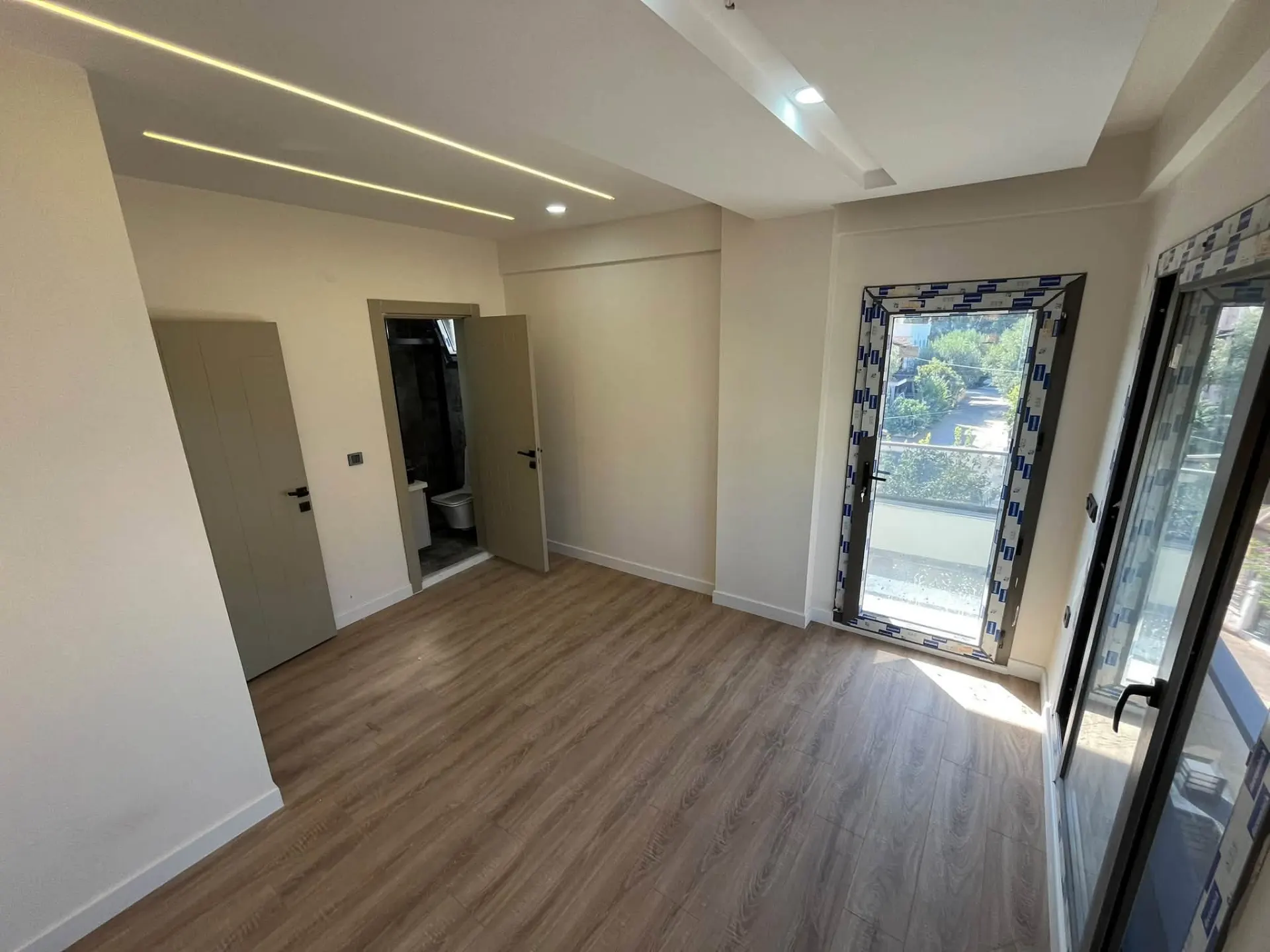 Menderes/özderede Deniz Tarafında Denize 400m Geniş Bahçeli Ve Otoparklı 3+1 Lüks Villa
