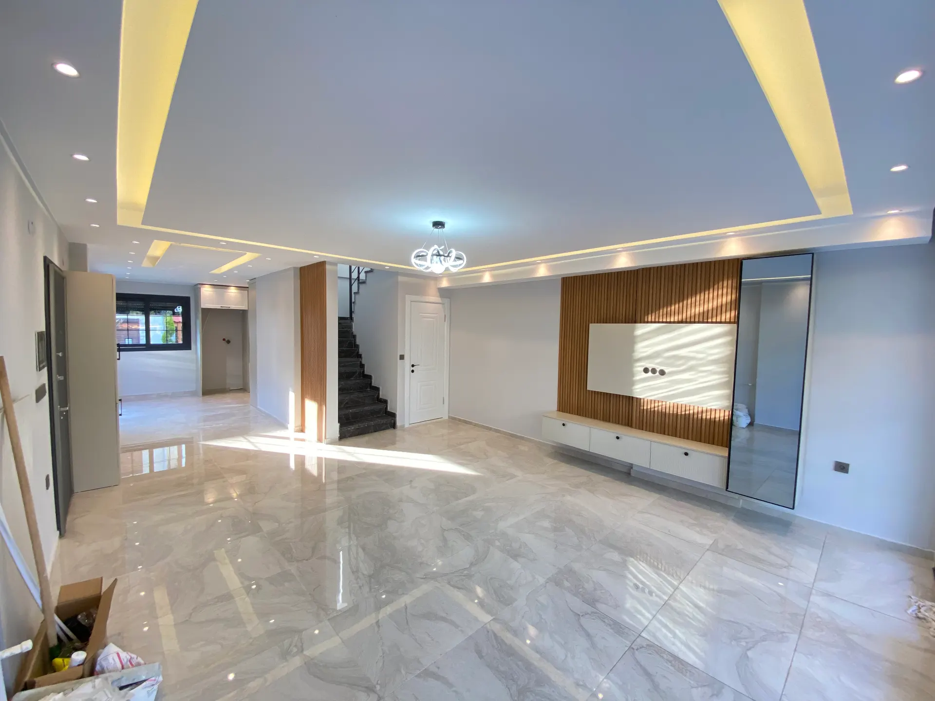 Seferihisar Mersin Alanı'nda Denize Sıfır, Akıllı Sistemli Lüks Satılık 3+1 Villa!