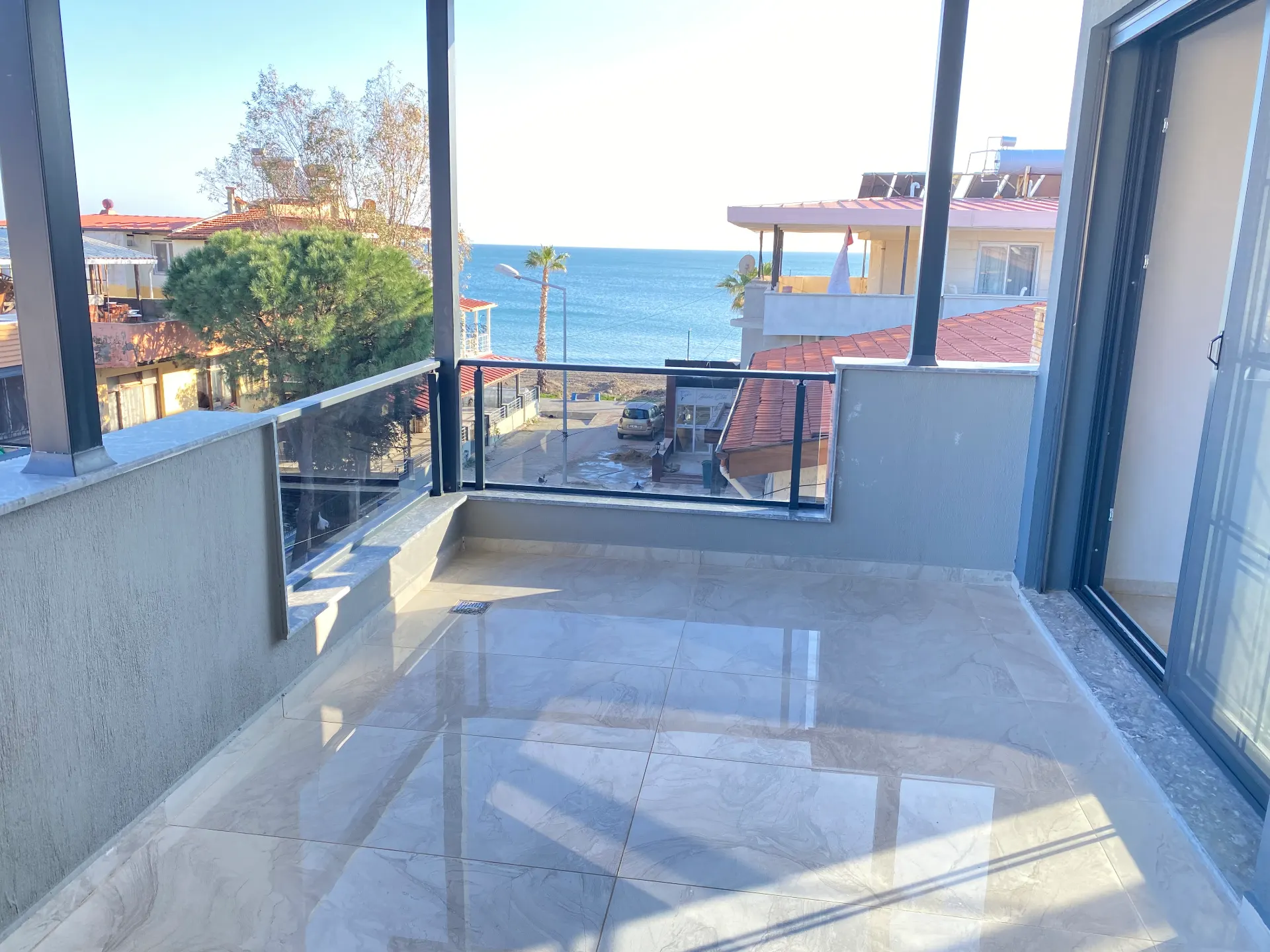 Seferihisar Mersin Alanı'nda Denize Sıfır, Akıllı Sistemli Lüks Satılık 3+1 Villa!