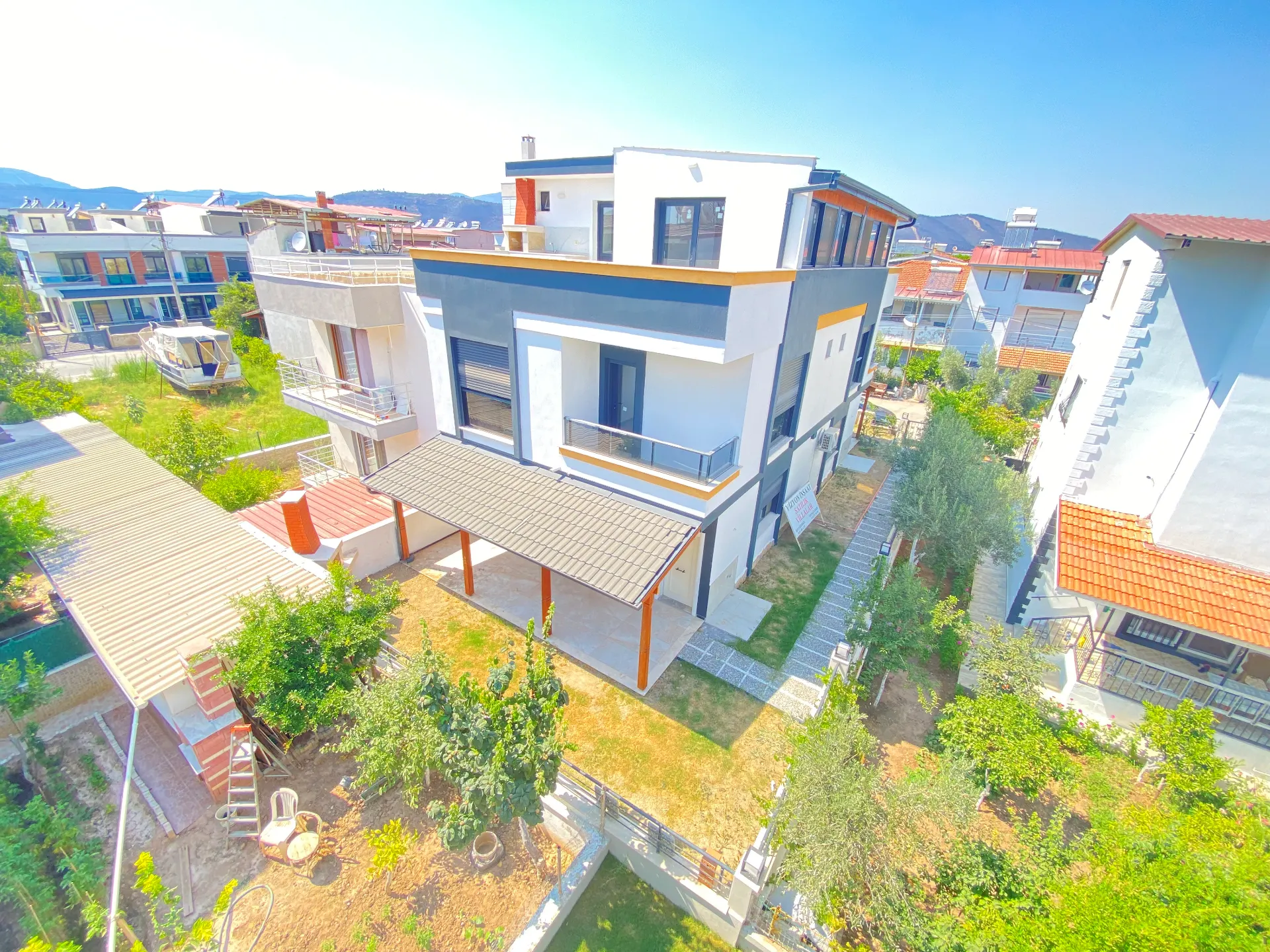 Seferihisar Doğanbeyde Deniz Yakın Bahçeli Satılık 3+1 Villa