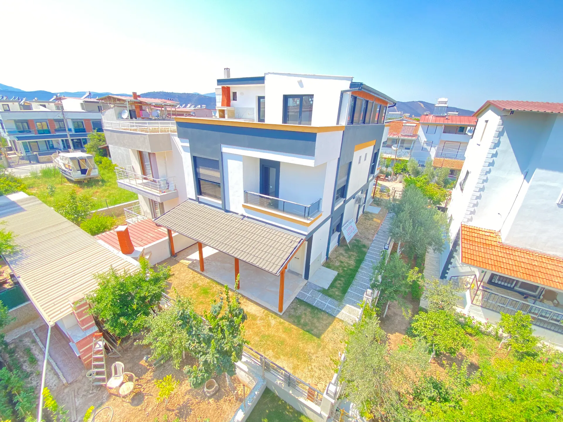 Seferihisar Doğanbeyde Deniz Yakın Bahçeli Satılık 3+1 Villa