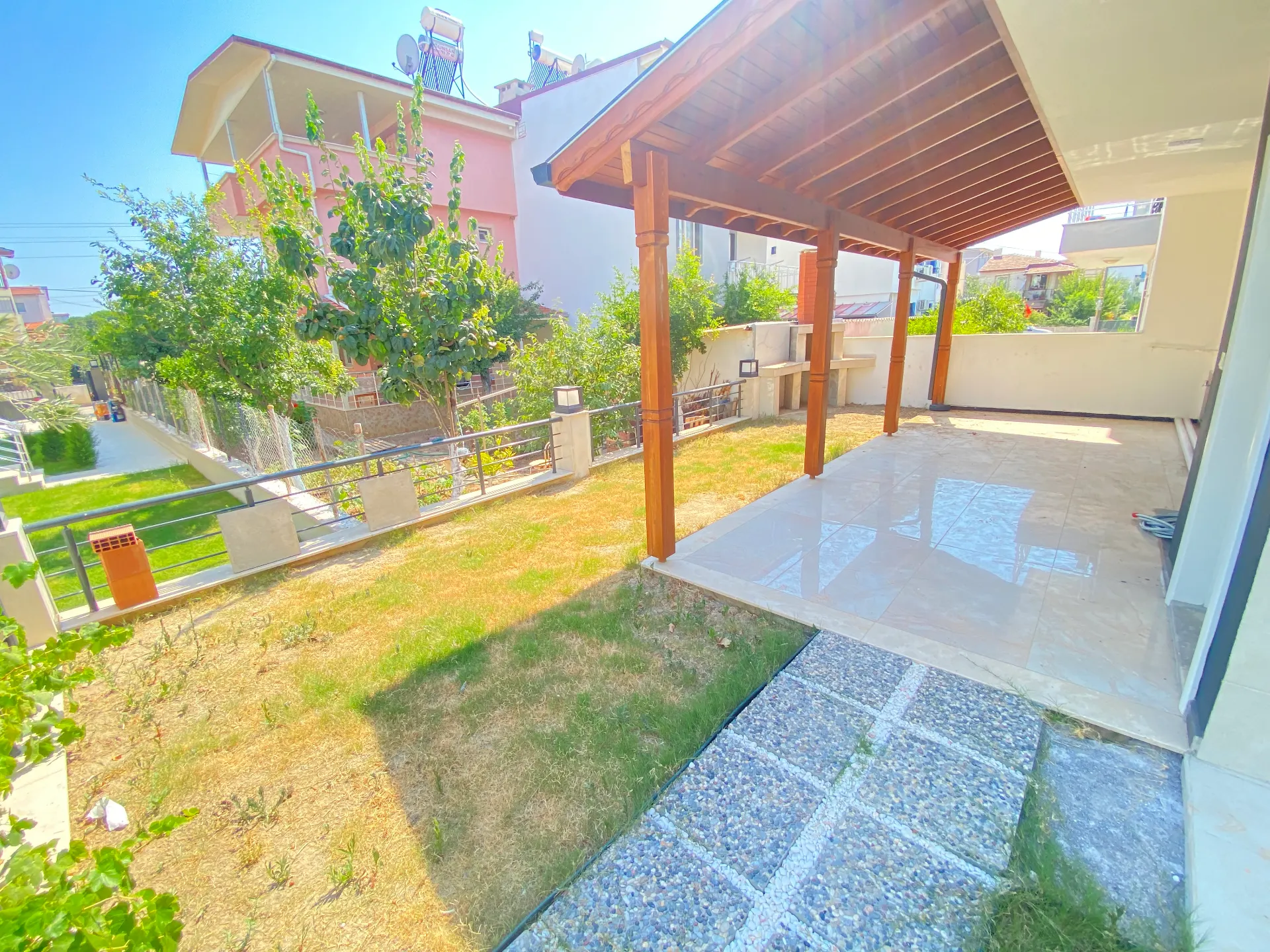 Seferihisar Doğanbeyde Deniz Yakın Bahçeli Satılık 3+1 Villa