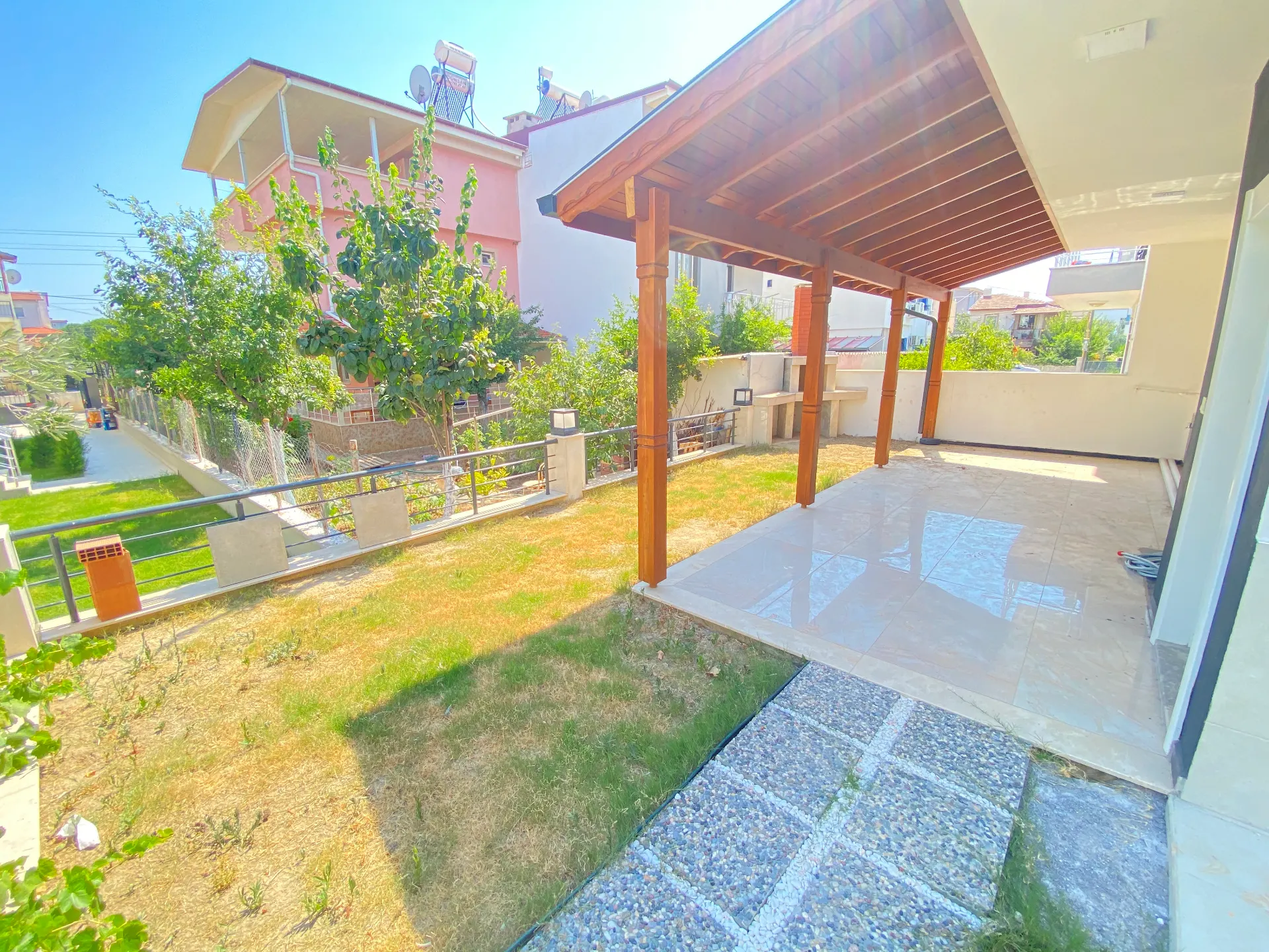 Seferihisar Doğanbeyde Deniz Yakın Bahçeli Satılık 3+1 Villa