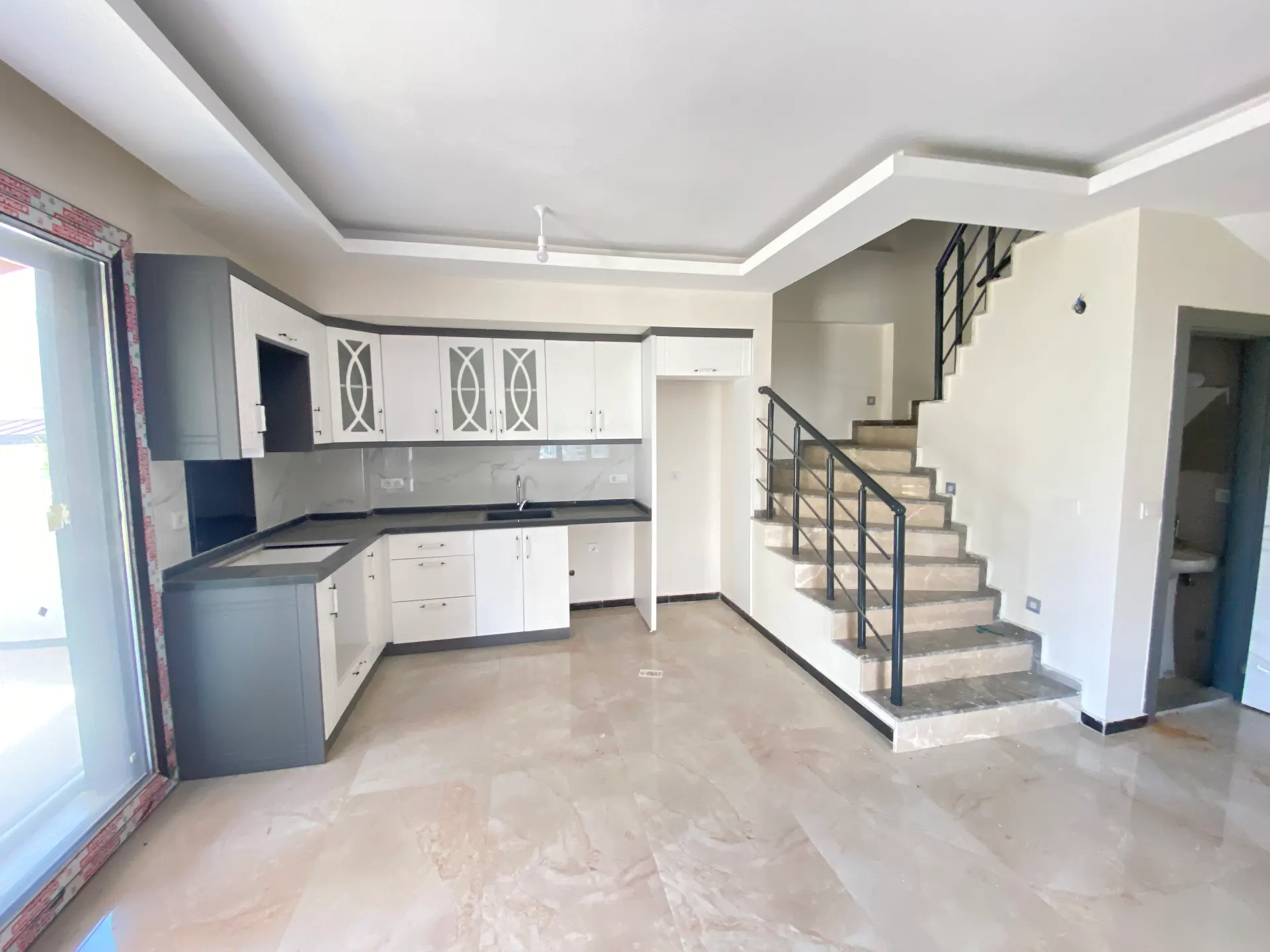 Seferihisar Doğanbeyde Deniz Yakın Bahçeli Satılık 3+1 Villa