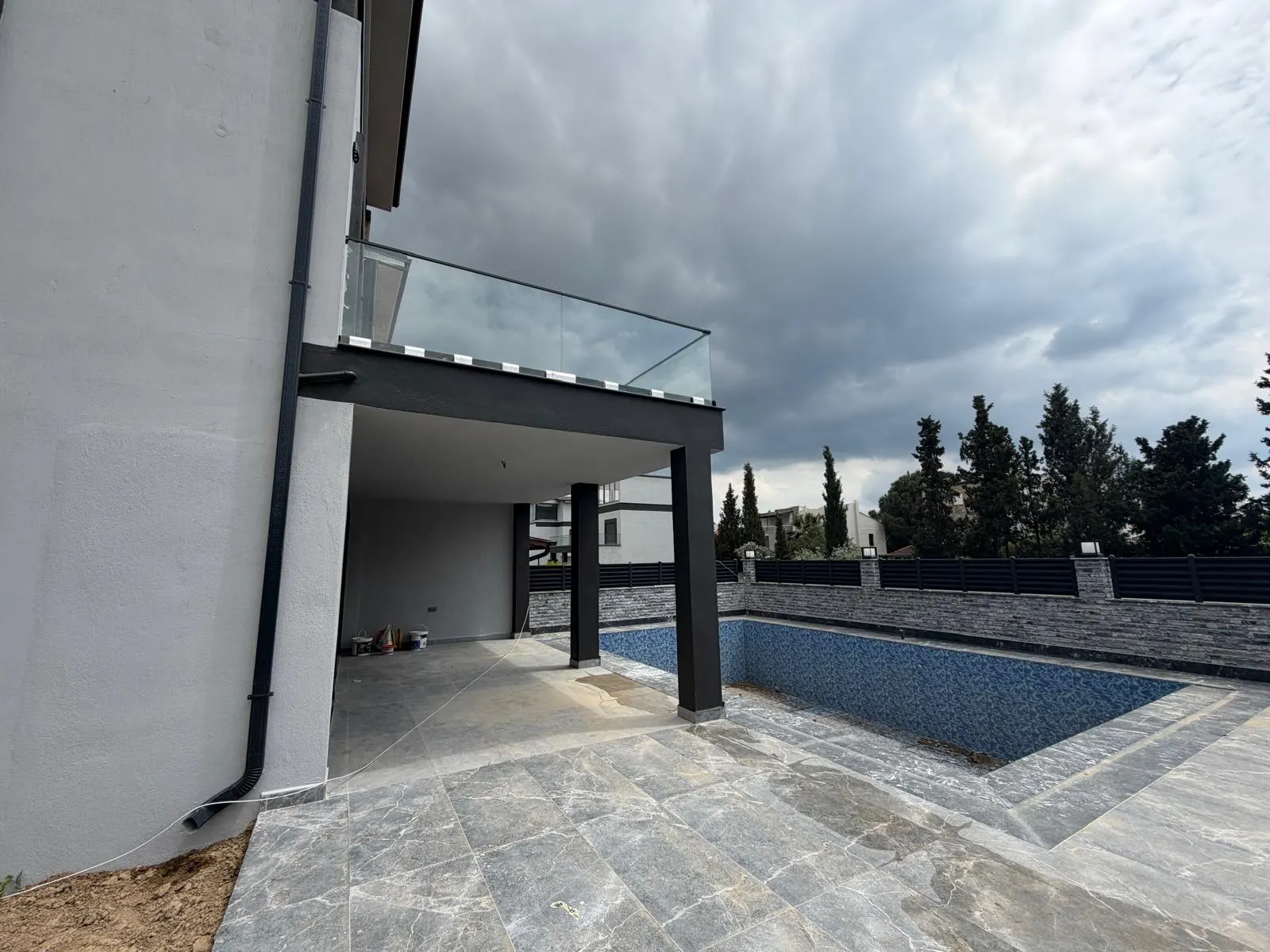 Seferihisar Cumhuriyet'te Denize 750m Mesafede, Müstakil Havuzlu Lüks 3+1 Villa!