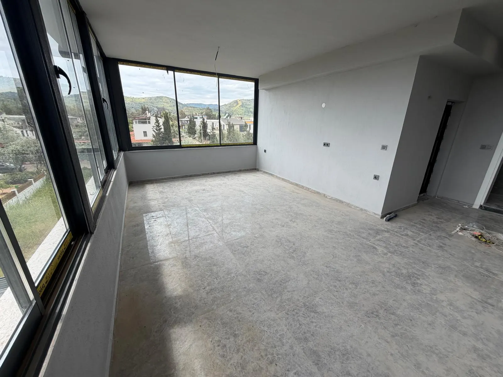 Seferihisar Cumhuriyet'te Denize 750m Mesafede, Müstakil Havuzlu Lüks 3+1 Villa!