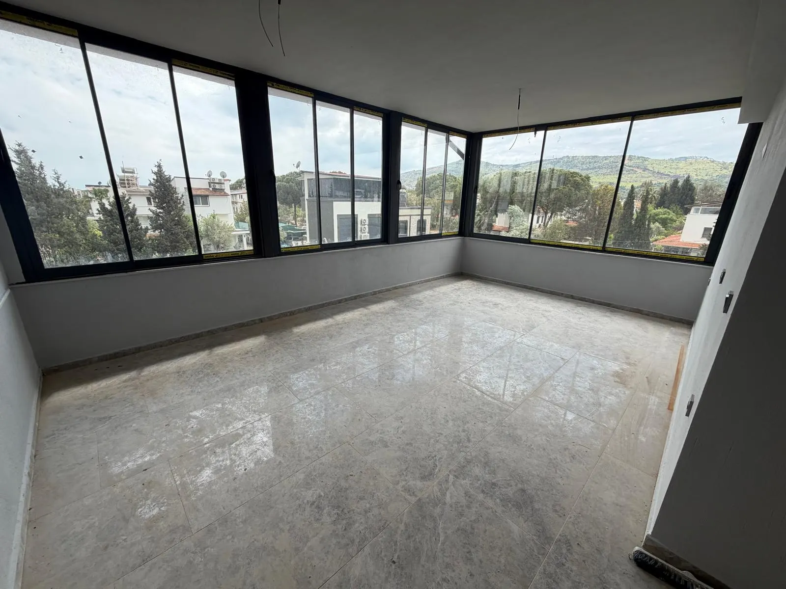 Seferihisar Cumhuriyet'te Denize 750m Mesafede, Müstakil Havuzlu Lüks 3+1 Villa!