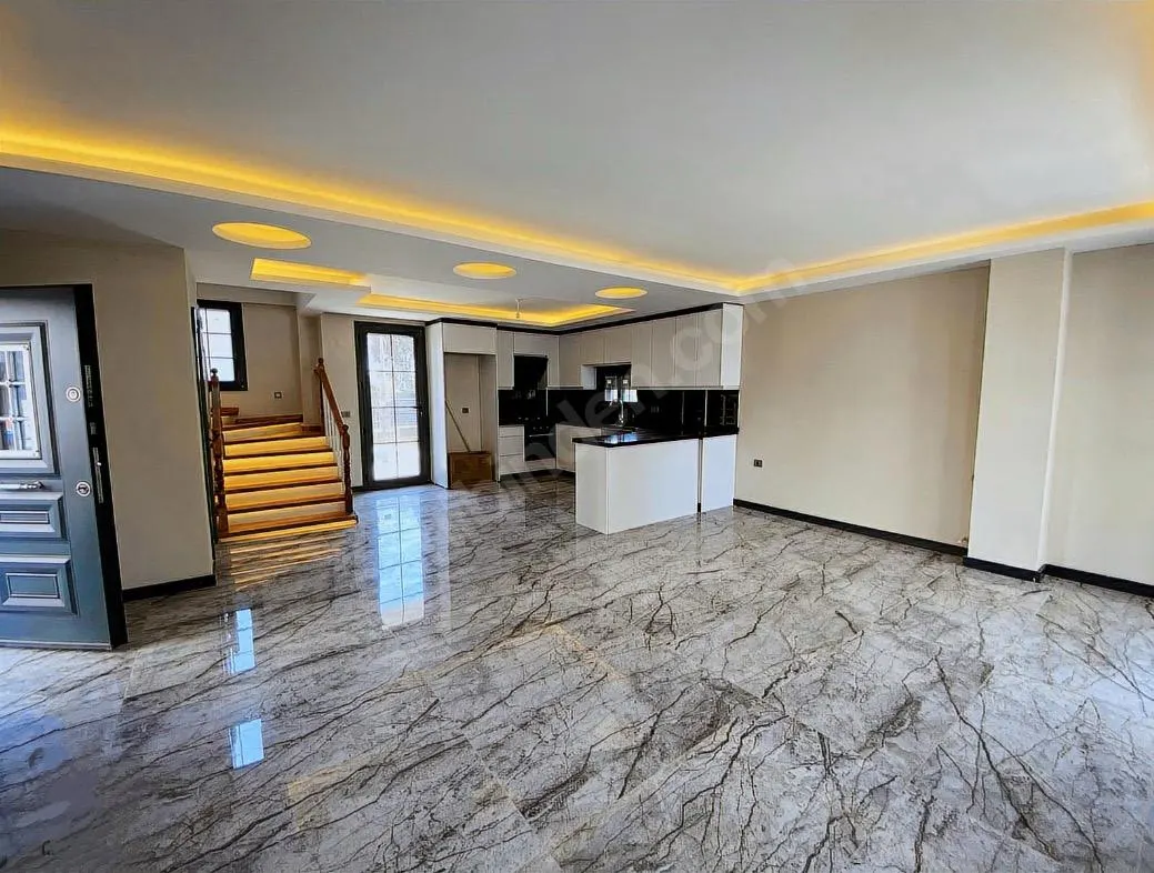 Seferihisar Cumhuriyet Mahallesi’nde Modern & Müstakil Havuzlu Lüks Satılık 3+1 Villa