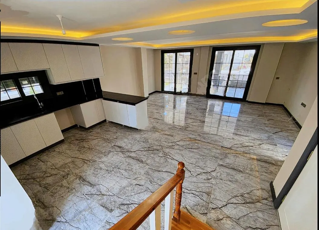 Seferihisar Cumhuriyet Mahallesi’nde Modern & Müstakil Havuzlu Lüks Satılık 3+1 Villa