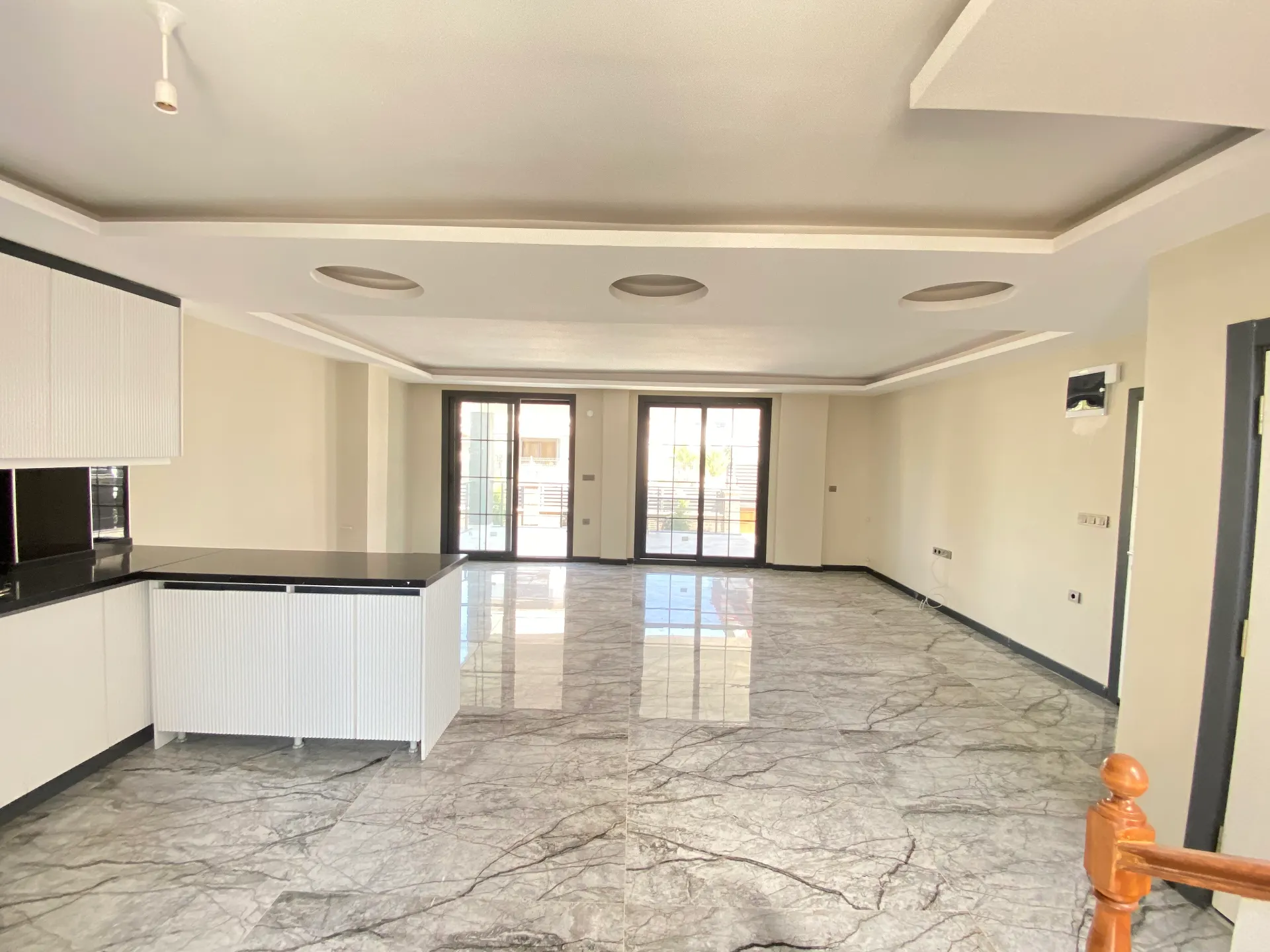 Seferihisar Cumhuriyet Mahallesi’nde Modern & Müstakil Havuzlu Lüks Satılık 3+1 Villa