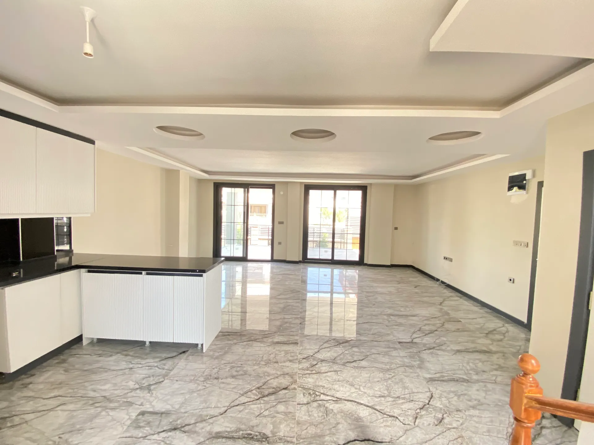 Seferihisar Cumhuriyet Mahallesi’nde Modern & Müstakil Havuzlu Lüks Satılık 3+1 Villa