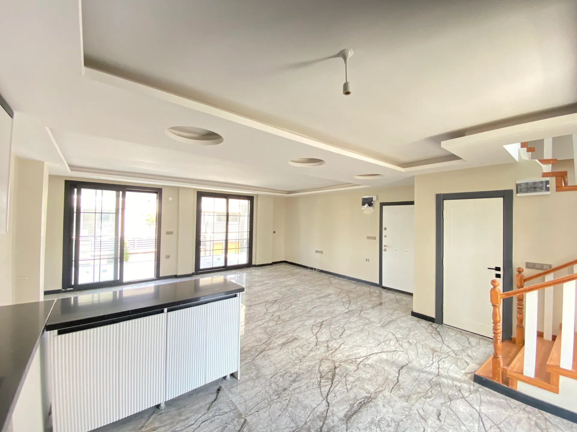 Seferihisar Cumhuriyet Mahallesi’nde Modern & Müstakil Havuzlu Lüks Satılık 3+1 Villa