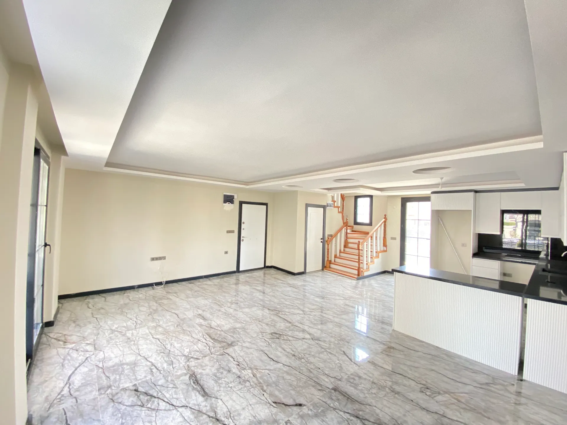 Seferihisar Cumhuriyet Mahallesi’nde Modern & Müstakil Havuzlu Lüks Satılık 3+1 Villa