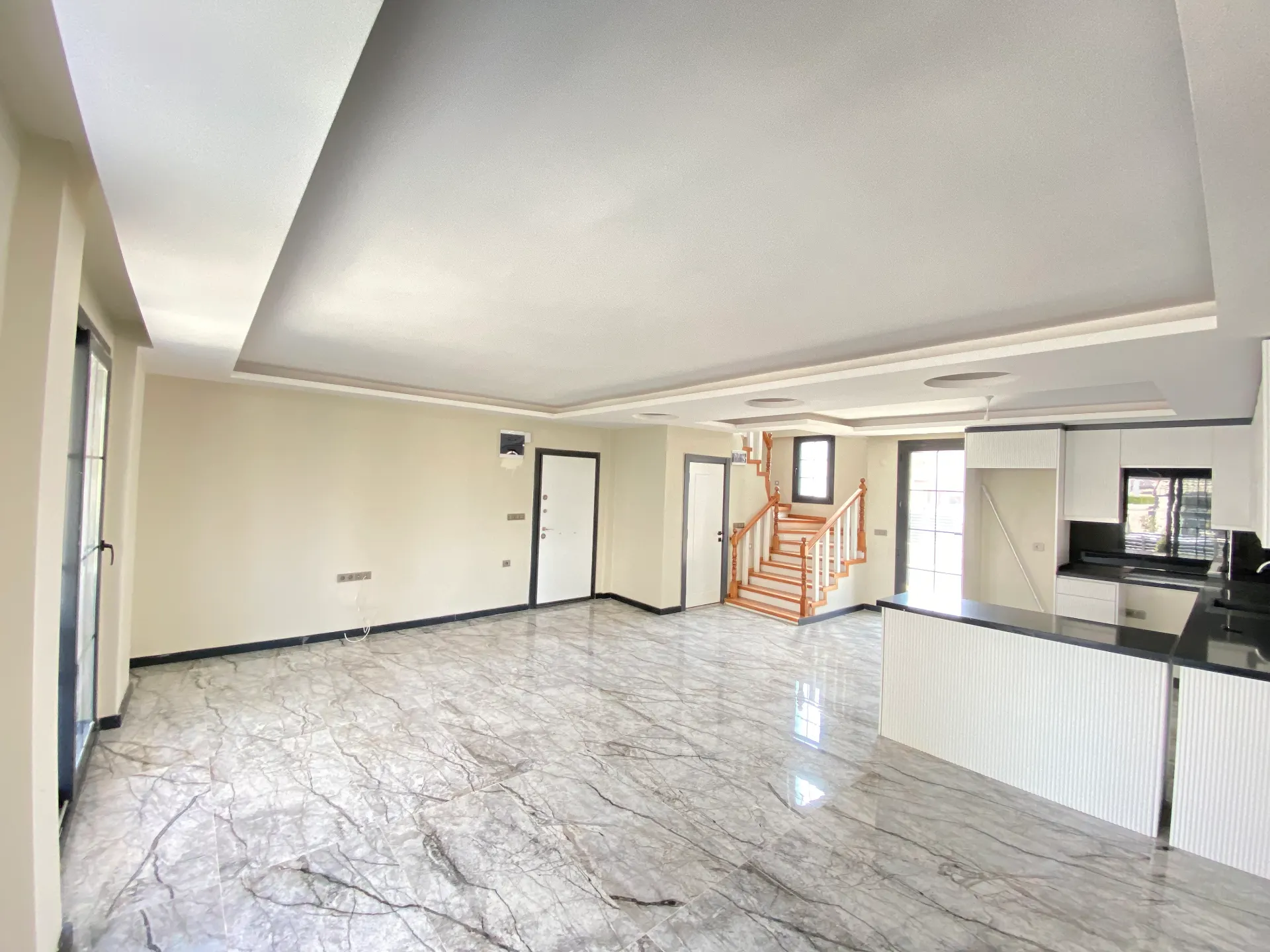 Seferihisar Cumhuriyet Mahallesi’nde Modern & Müstakil Havuzlu Lüks Satılık 3+1 Villa
