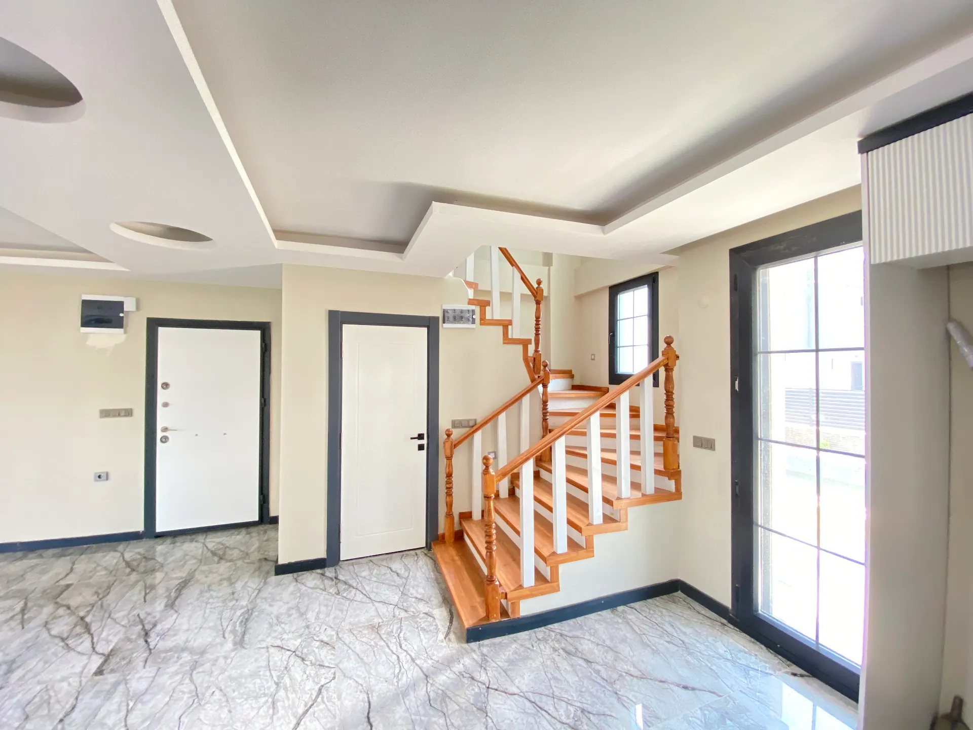 Seferihisar Cumhuriyet Mahallesi’nde Modern & Müstakil Havuzlu Lüks Satılık 3+1 Villa