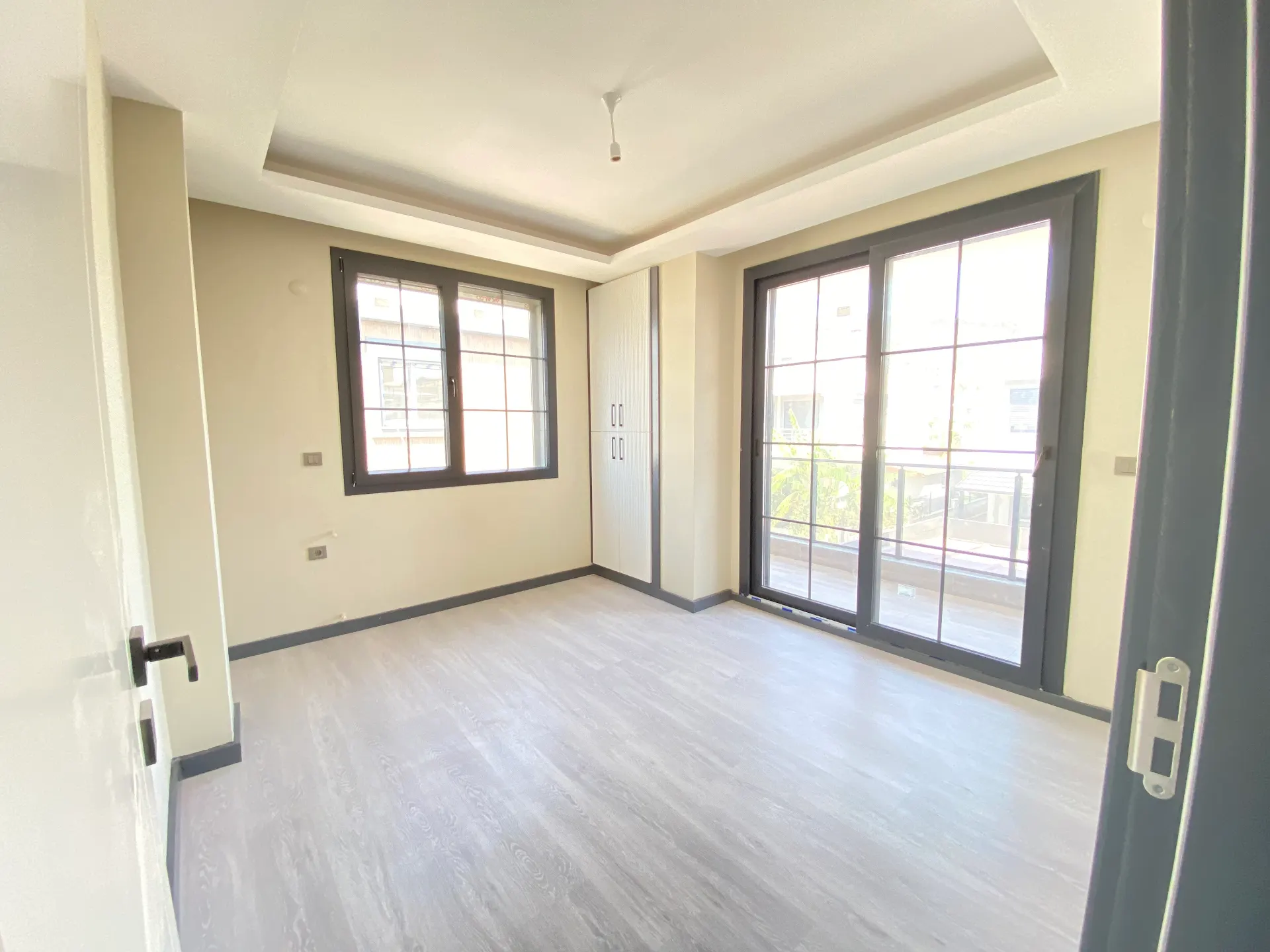 Seferihisar Cumhuriyet Mahallesi’nde Modern & Müstakil Havuzlu Lüks Satılık 3+1 Villa