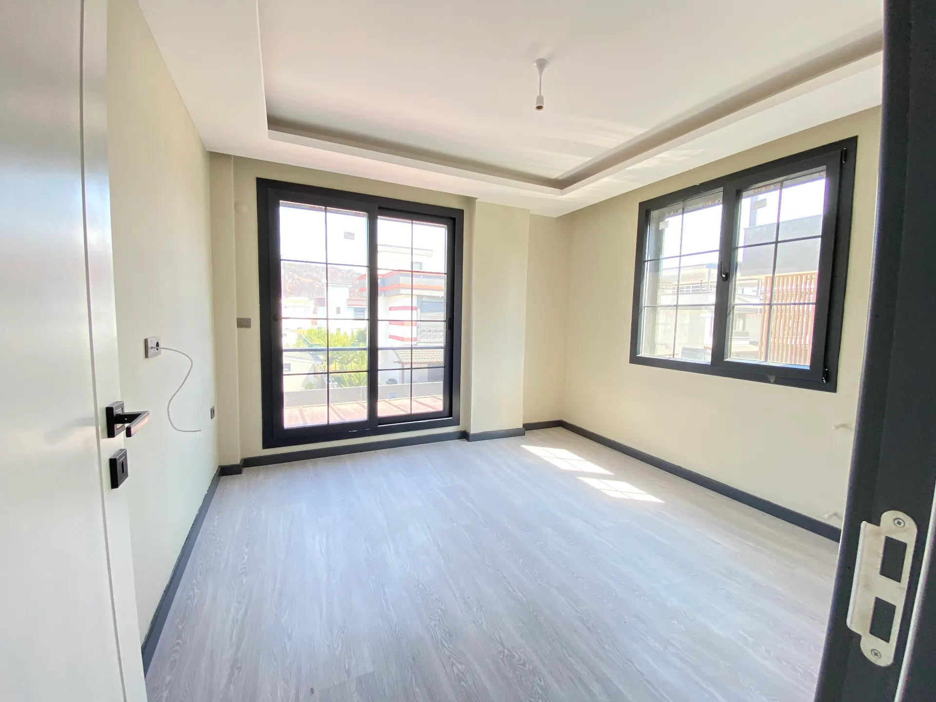 Seferihisar Cumhuriyet Mahallesi’nde Modern & Müstakil Havuzlu Lüks Satılık 3+1 Villa