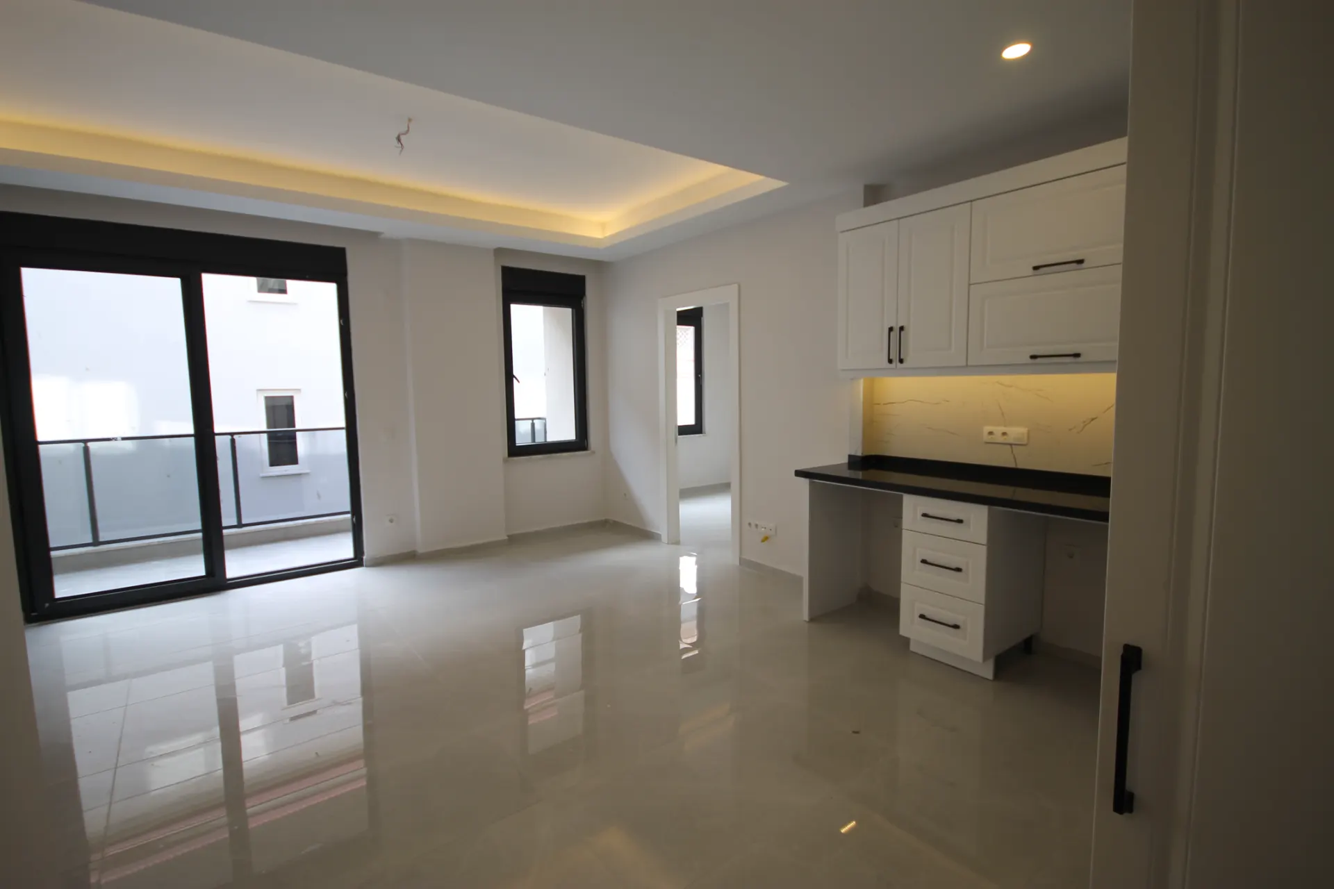 KLEOPATRA PLAJINA 400 METRE SIFIR 2+1 DAİRE