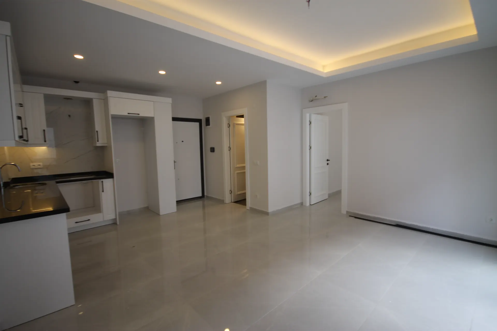 KLEOPATRA PLAJINA 400 METRE SIFIR 2+1 DAİRE