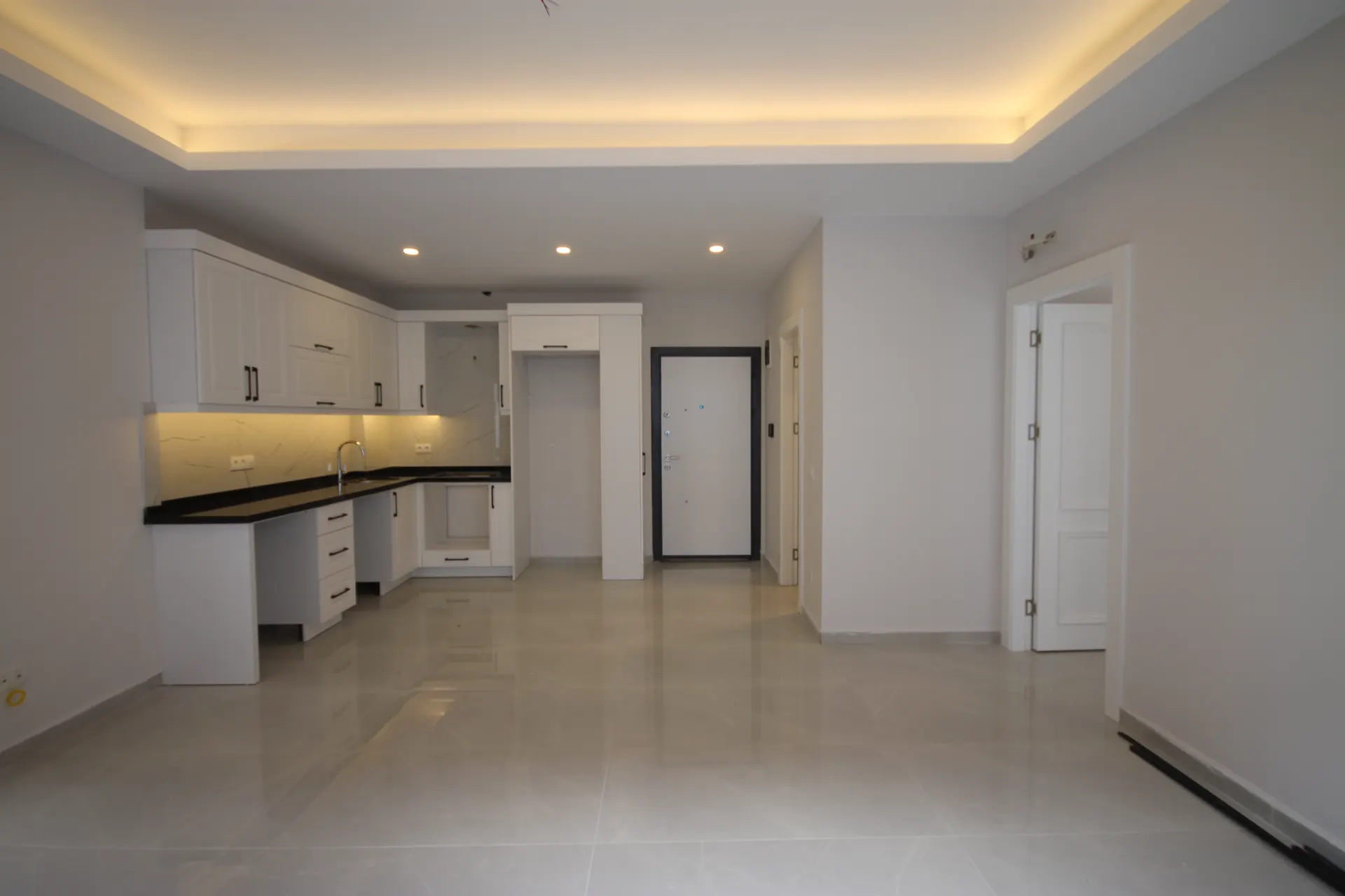 KLEOPATRA PLAJINA 400 METRE SIFIR 2+1 DAİRE