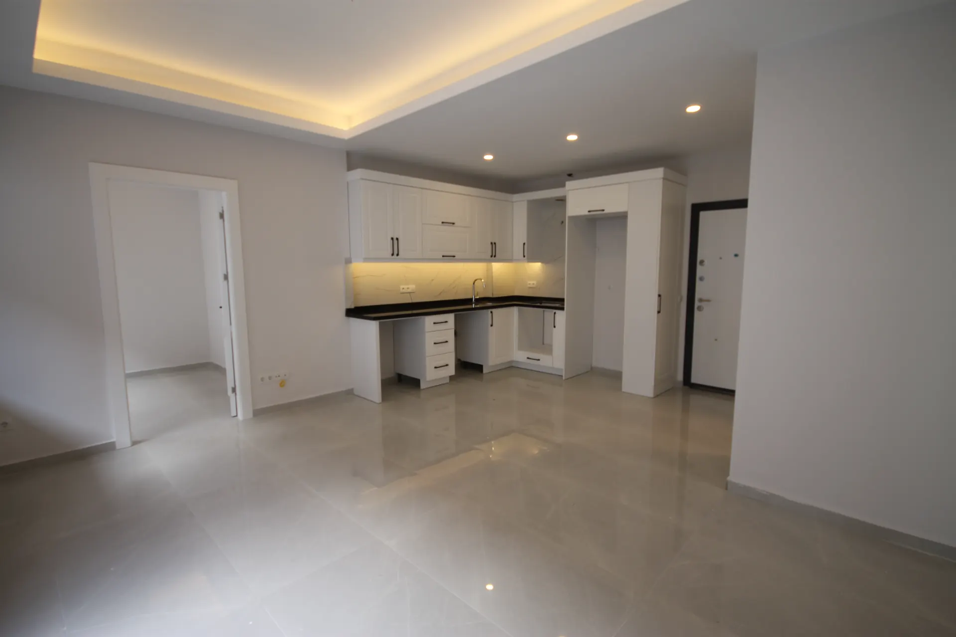 KLEOPATRA PLAJINA 400 METRE SIFIR 2+1 DAİRE