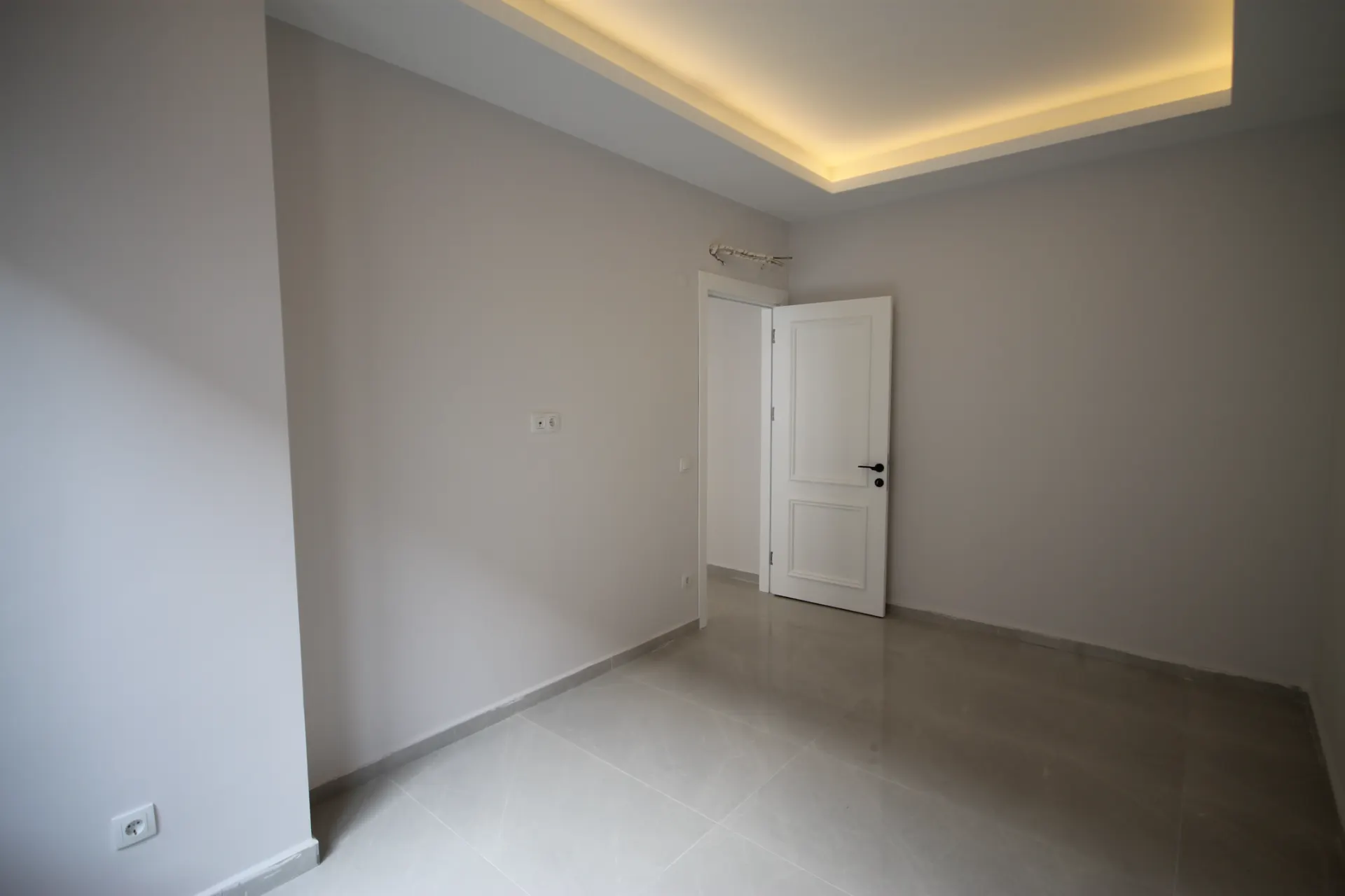 KLEOPATRA PLAJINA 400 METRE SIFIR 2+1 DAİRE