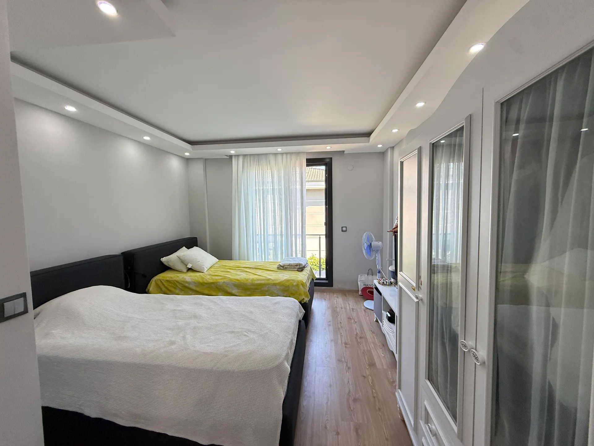 Seferihisar Doğanbey'de Müstakil Havuzlu Ayrı Mutfak Geniş Bahçe Satılık 3+1 Villa