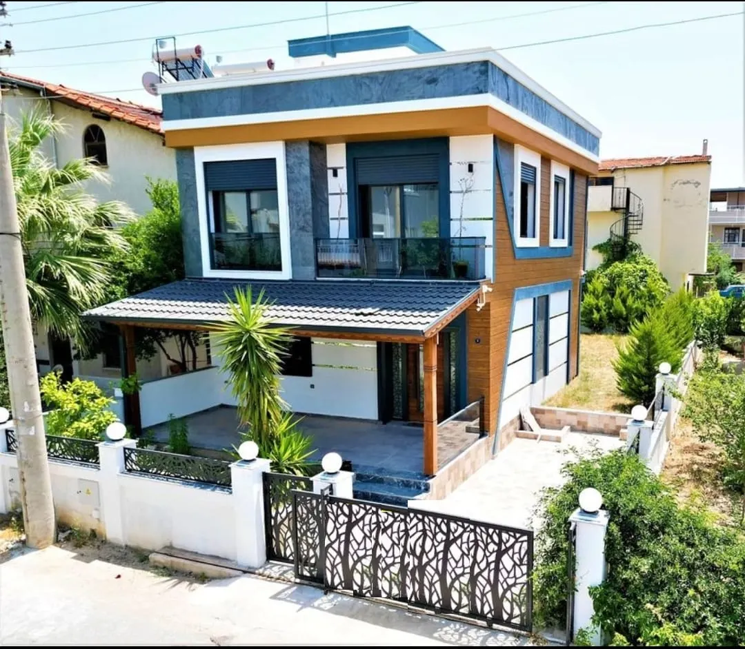 Seferihisar Doğanbey'de Deniz Tarafında Tek Müstakil Satılık 3+1 Villa