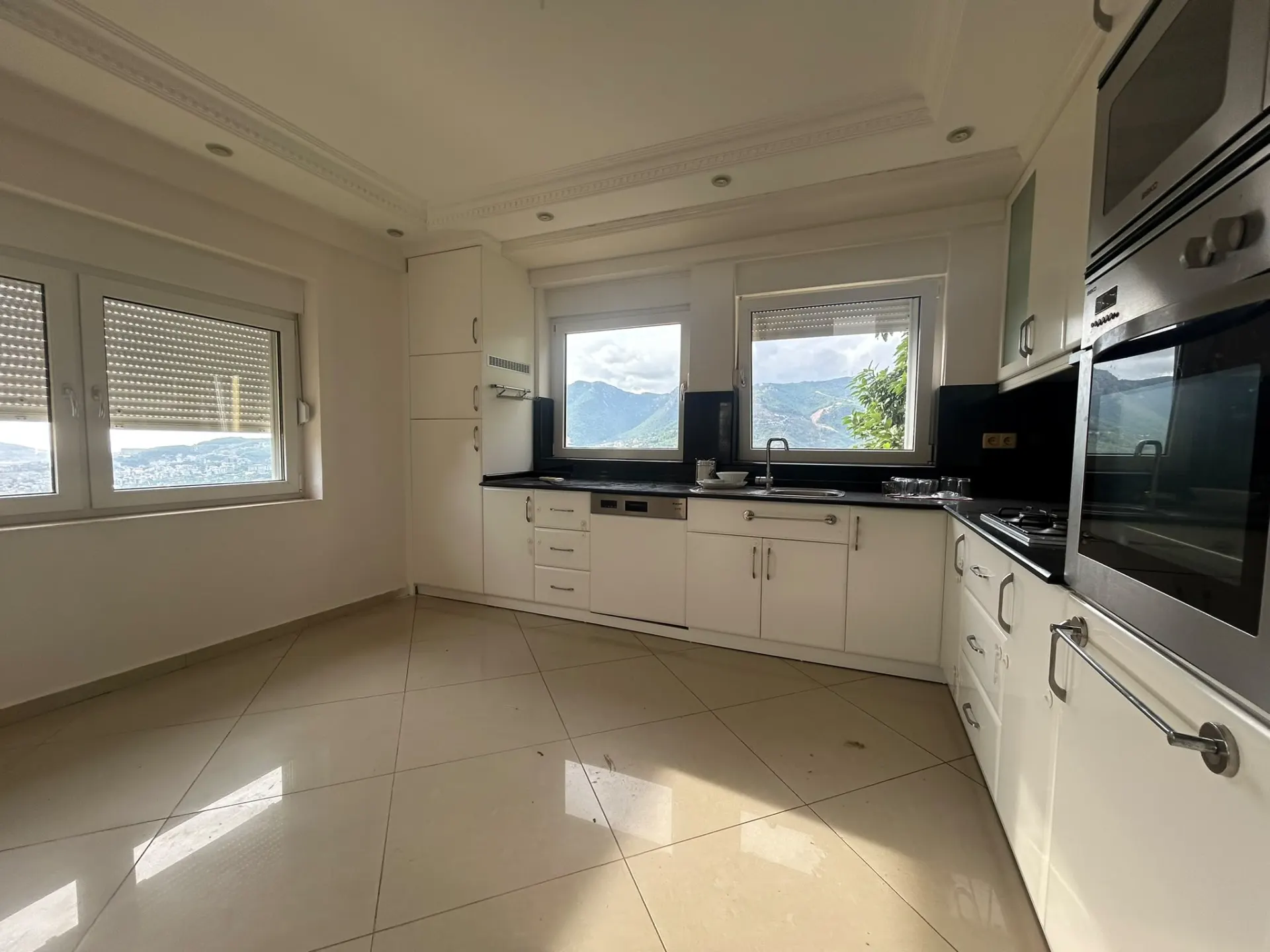 ALANYA OBA KIZILCAŞEHİR'DE MÜSTAKİL MANZARALI 5+1 KİRALIK VİLLA