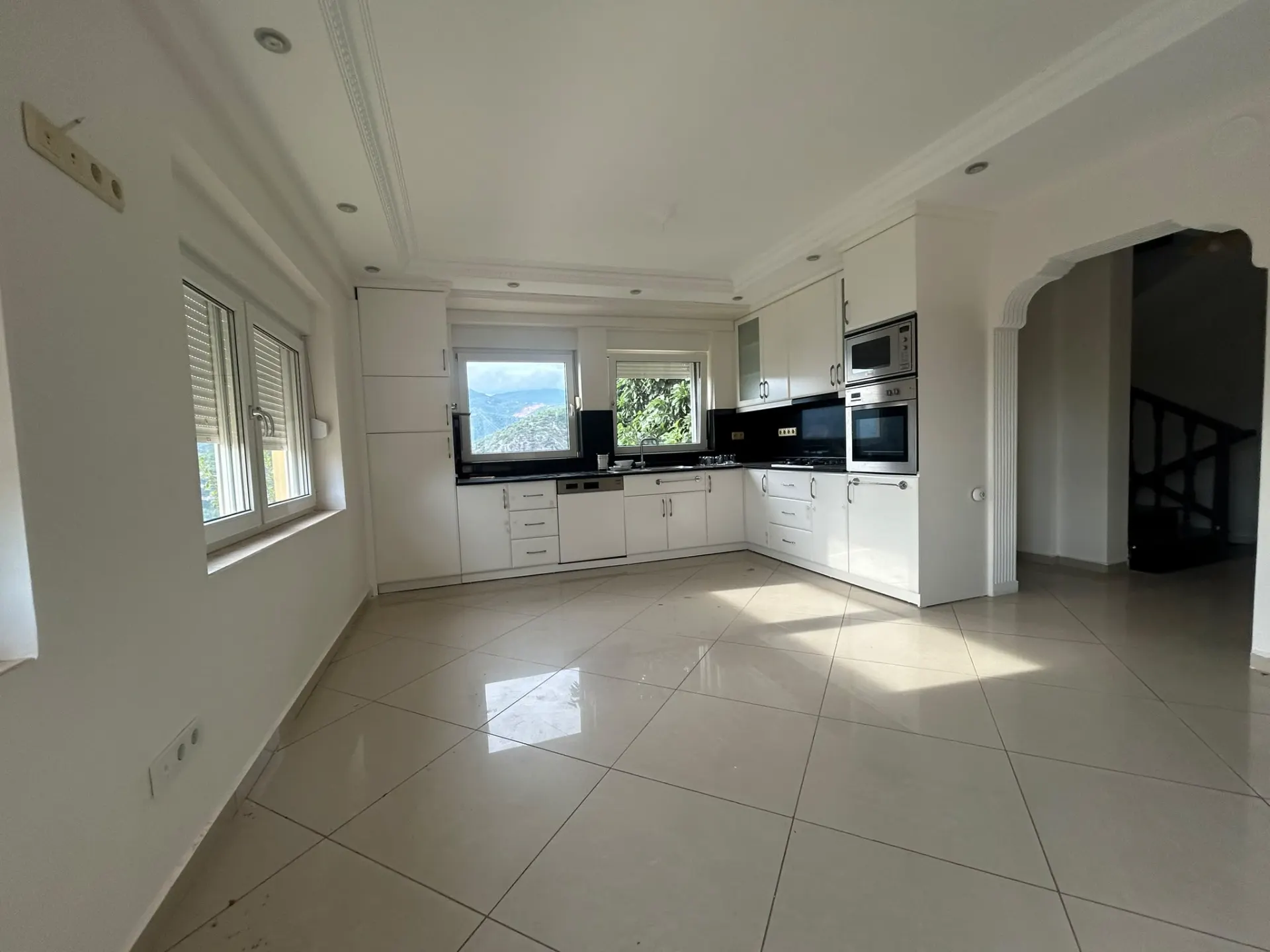 ALANYA OBA KIZILCAŞEHİR'DE MÜSTAKİL MANZARALI 5+1 KİRALIK VİLLA