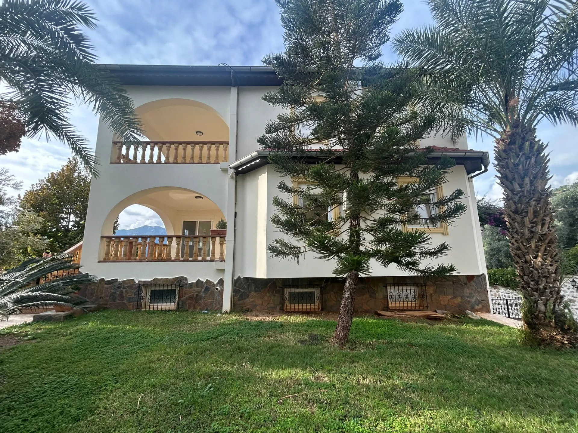ALANYA OBA KIZILCAŞEHİR'DE MÜSTAKİL MANZARALI 5+1 KİRALIK VİLLA