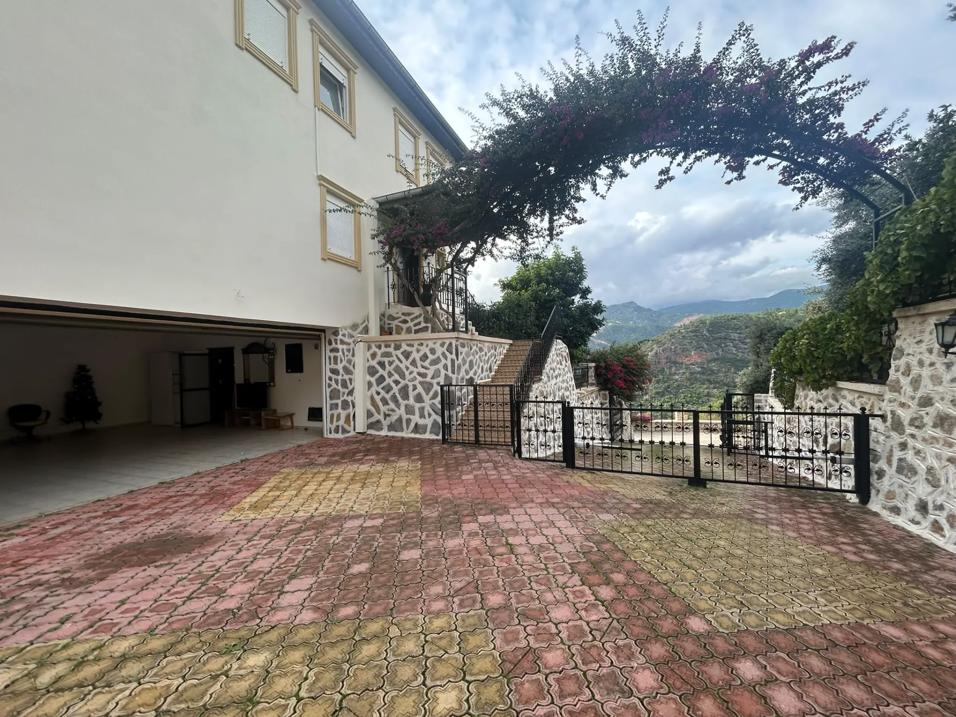ALANYA OBA KIZILCAŞEHİR'DE MÜSTAKİL MANZARALI 5+1 KİRALIK VİLLA