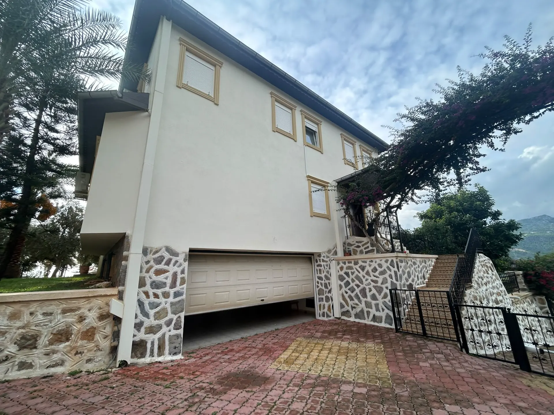 ALANYA OBA KIZILCAŞEHİR'DE MÜSTAKİL MANZARALI 5+1 KİRALIK VİLLA