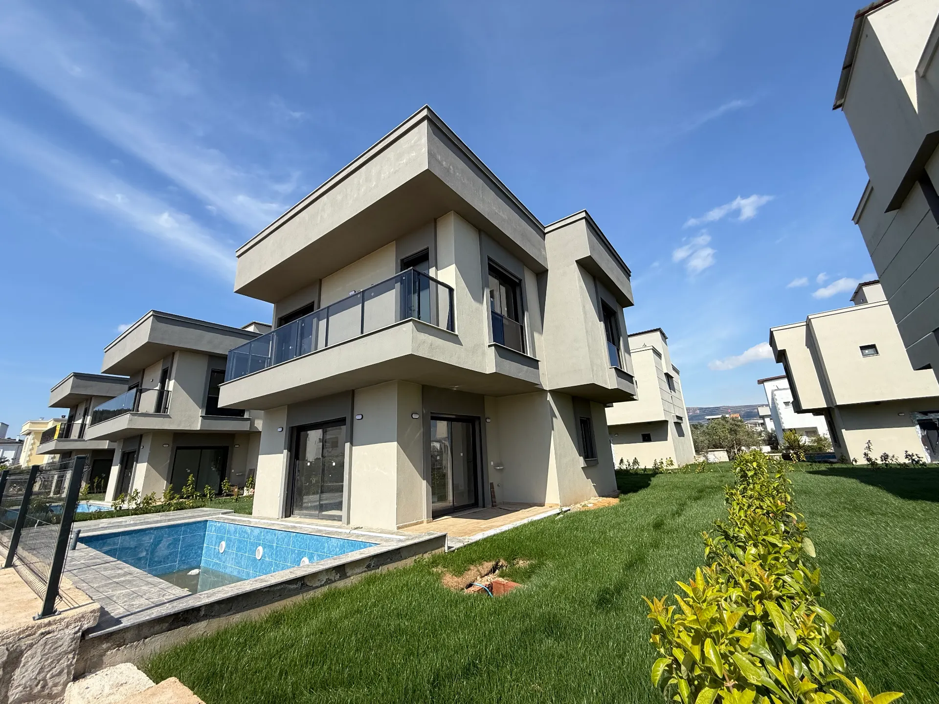 Seferihisar Doğanbeyde Tek Müstakil Havuzlu Satılık 3+1 Villa