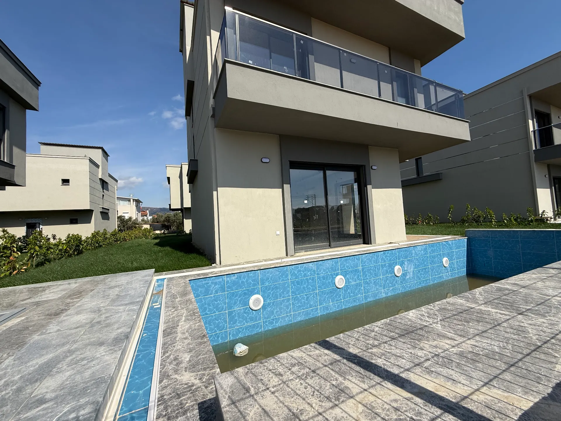Seferihisar Doğanbeyde Tek Müstakil Havuzlu Satılık 3+1 Villa