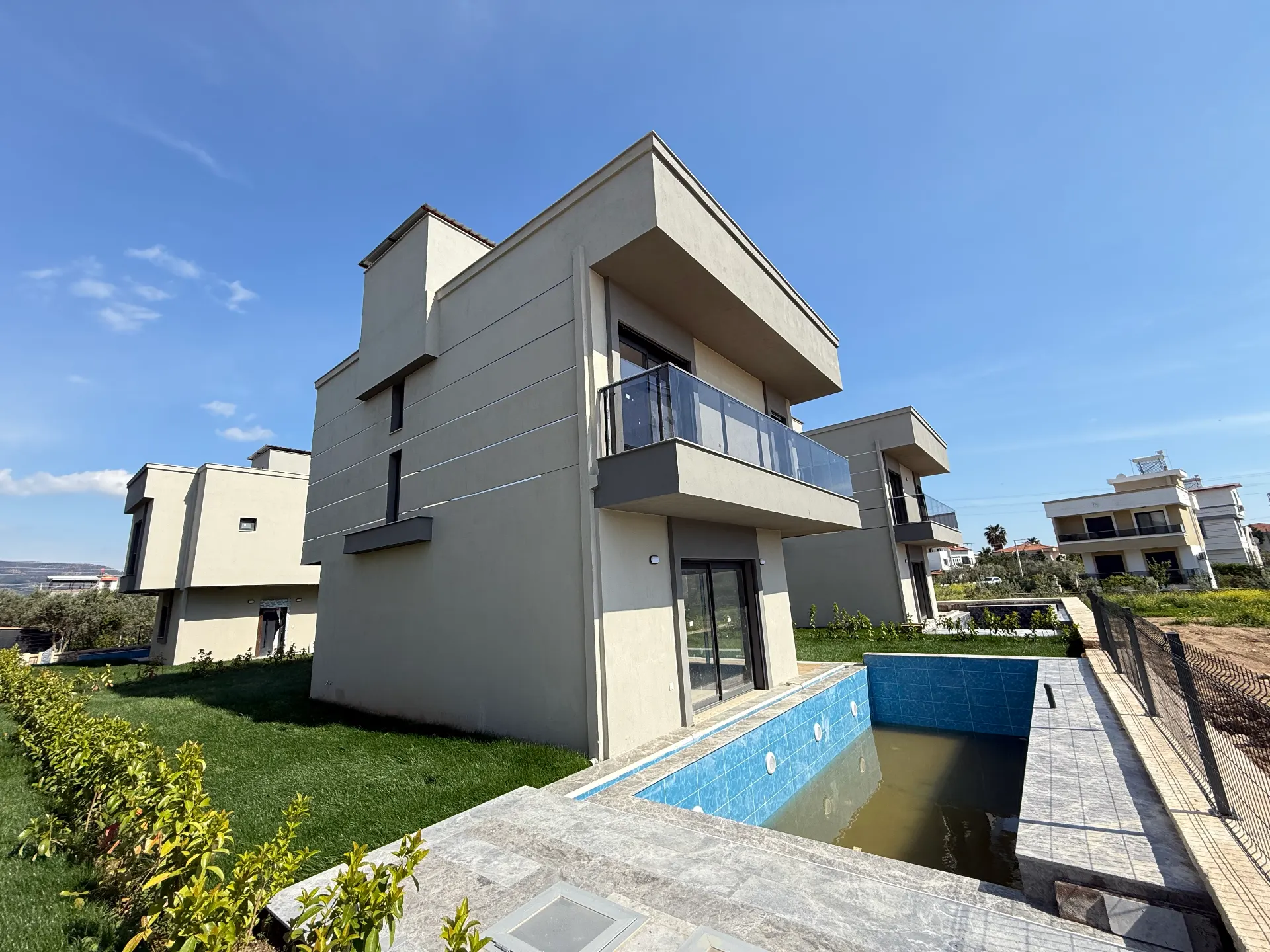 Seferihisar Doğanbeyde Tek Müstakil Havuzlu Satılık 3+1 Villa