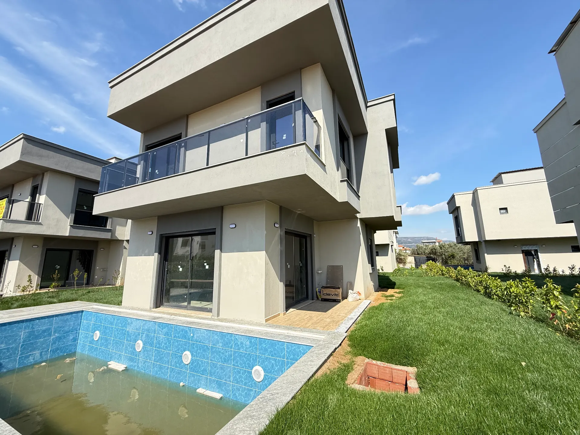 Seferihisar Doğanbeyde Tek Müstakil Havuzlu Satılık 3+1 Villa