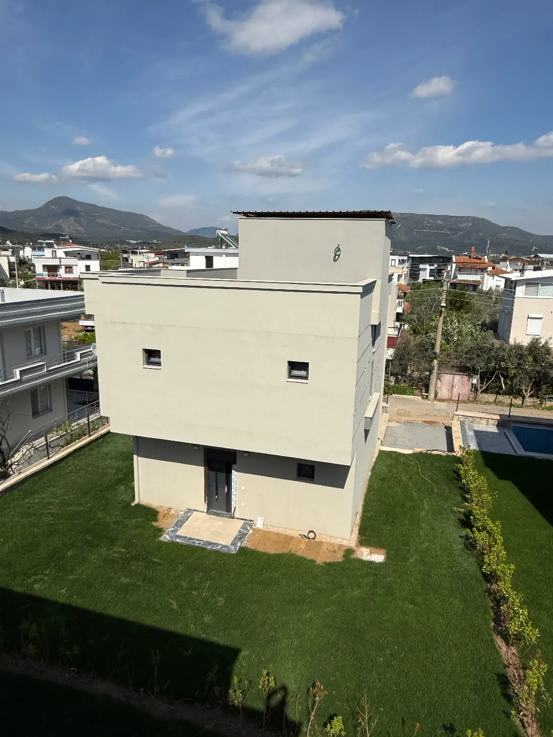 Seferihisar Doğanbeyde Tek Müstakil Havuzlu Satılık 3+1 Villa