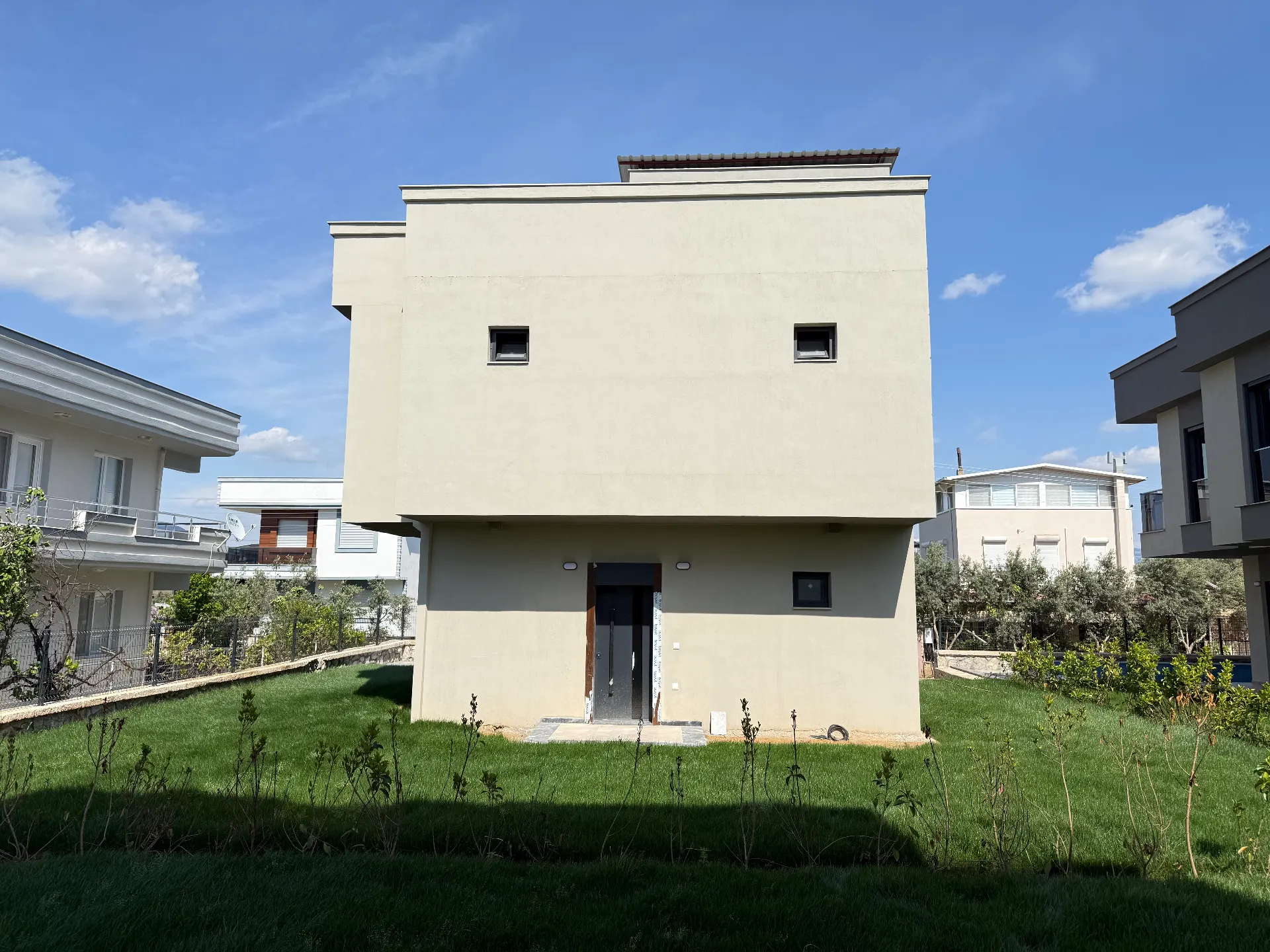 Seferihisar Doğanbeyde Tek Müstakil Havuzlu Satılık 3+1 Villa
