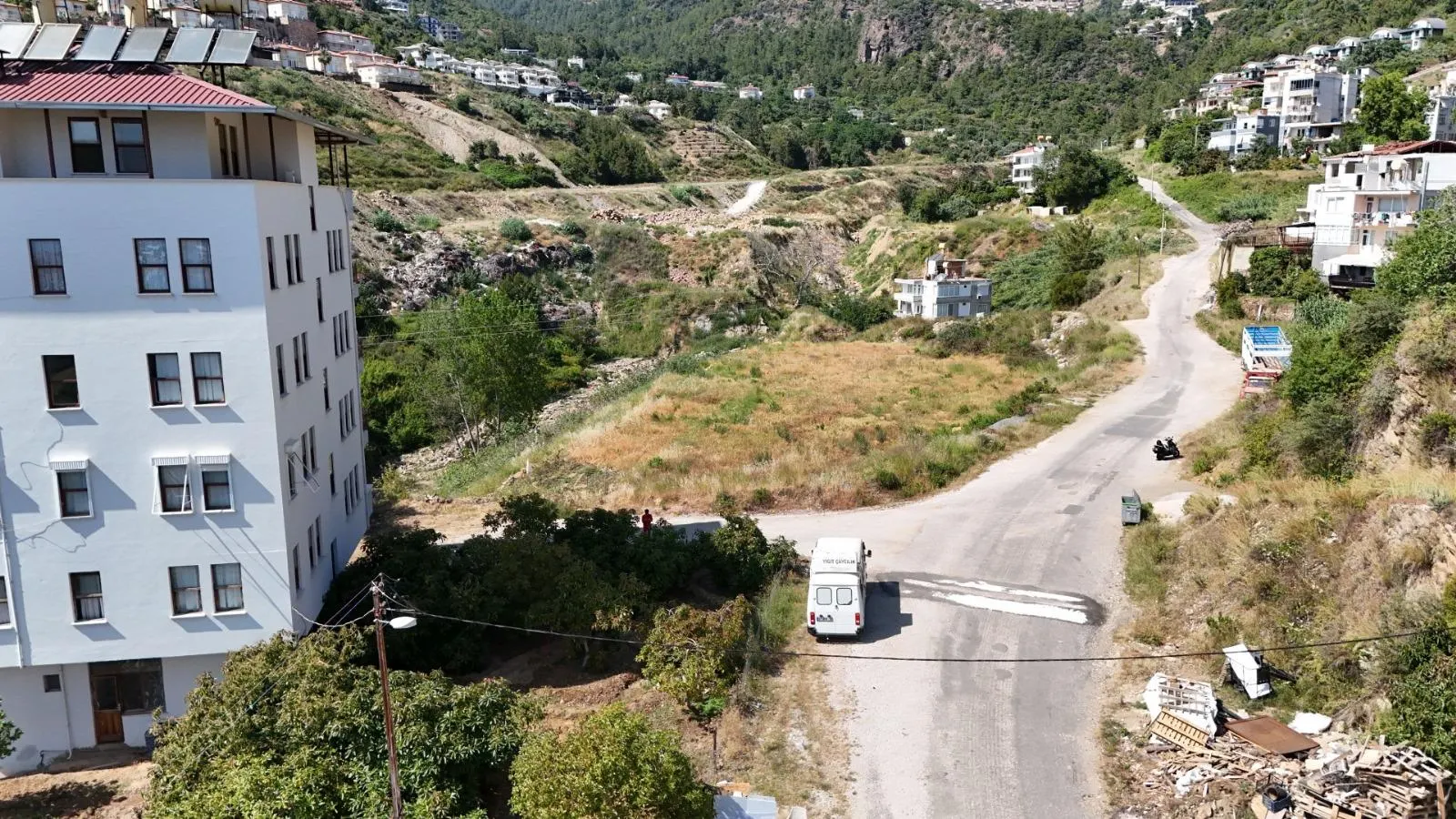 ANTALYA ALANYA BEKTAŞ'TA SATILIK 1.219 M2 VİLLA İMARLI ARSA